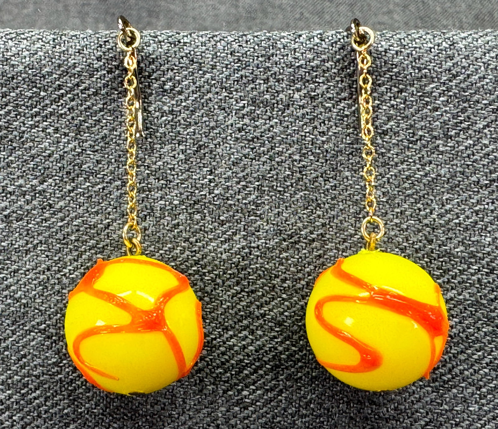 Vintage 1960s Lucite Yellow & Orange Swirl Ball Drop Pierced Earrings. *n: Vintage 1960s Lucite Yellow & Orange Swirl Ball Drop Pierced Earrings. Gold-tone. Unmarked. For measures please refer to the pictures taken with a measuring tape. Weight: 7 Grams. IN HOUSE FLAT SHIPPI