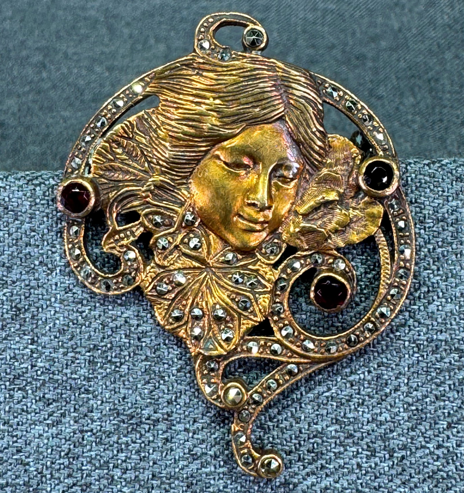 Art Nouveau Revival Artisan Maiden Marcasite & Garnet Gilt Pewter Pin Brooch. *n: Art Nouveau Revival Artisan Maiden Marcasite & Garnet Gilt Pewter Pin Brooch. Unmarked. For measures please refer to the pictures taken with a measuring tape. Weight: 11 Grams. IN HOUSE FLAT SHIPPING 