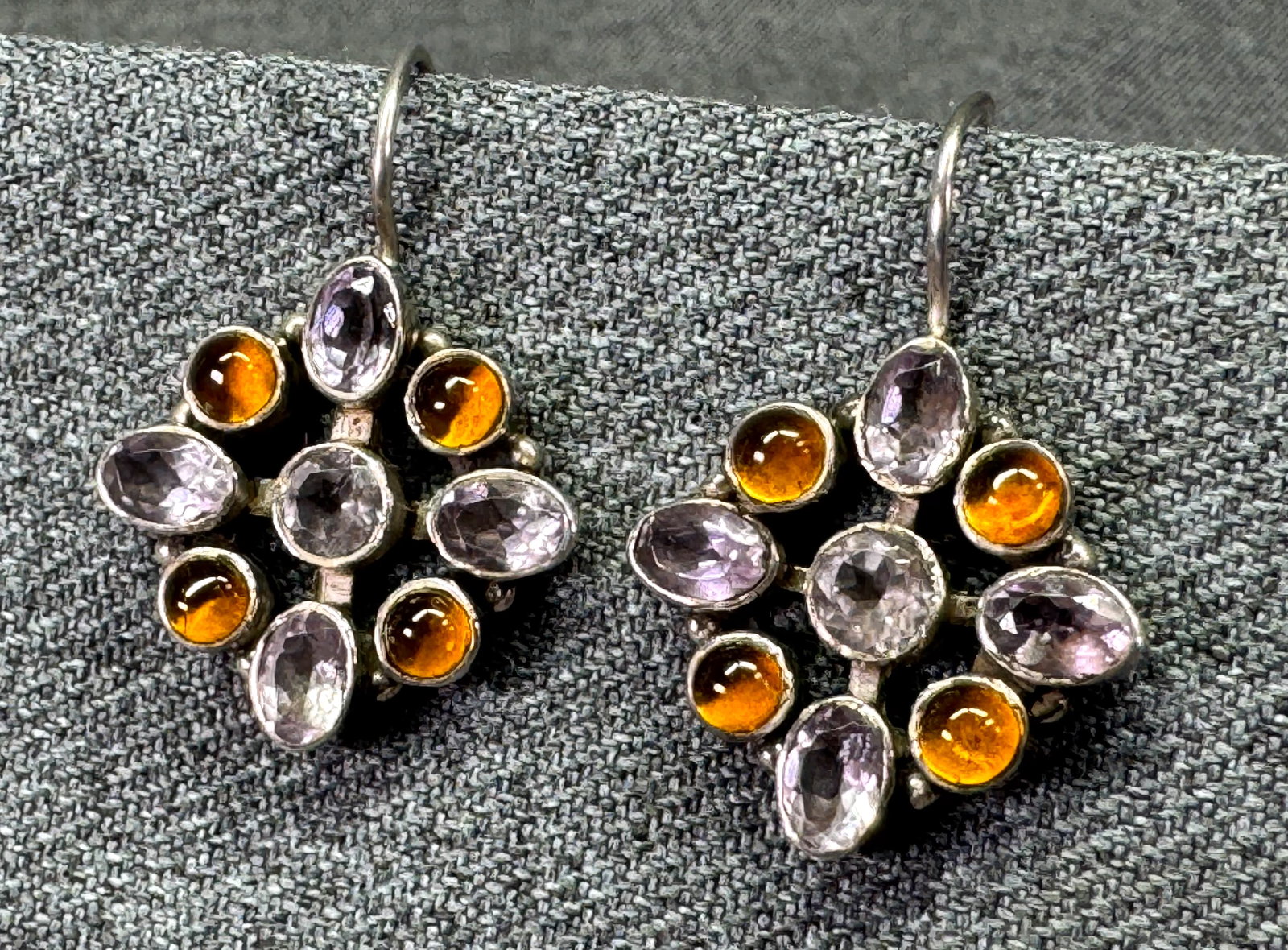 Vintage Sterling Silver Stones Flower Cluster Hook Earrings. *n: Vintage Sterling Silver Stones Flower Cluster Hook Earrings. Unmarked . For measures please refer to the pictures taken with a measuring tape. Weight: 8.40 Grams. IN HOUSE FLAT SHIPPING & HANDLING COS