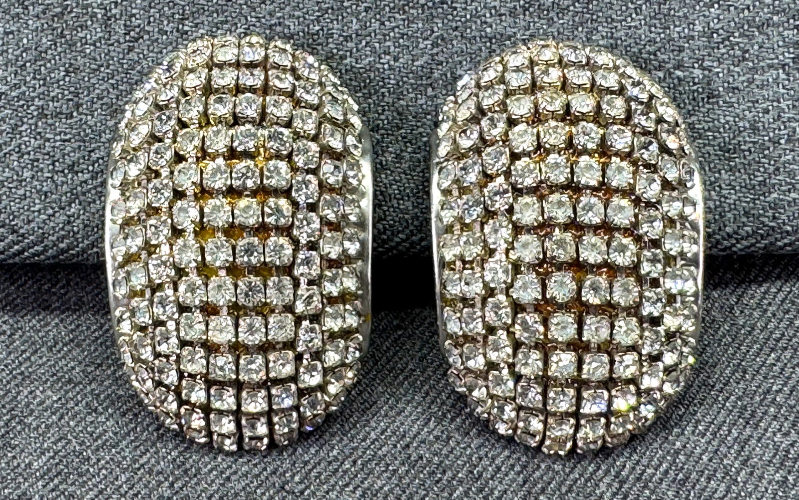Vintage Silver-Gold-Tone Clear Rhinestone Pave Dome Clip Earrings. #n: Vintage Silver-Gold-Tone Clear Rhinestone Pave Dome Clip Earrings. Unmarked. For measures please refer to the pictures taken with a measuring tape. Weight: 53 Grams. IN HOUSE FLAT SHIPPING & HANDLING 