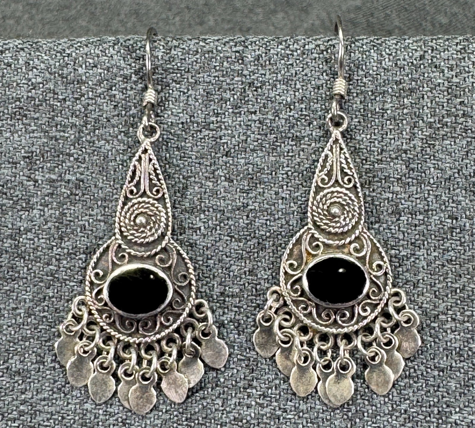 Vintage Rino Sterling Silver Black Enamel Filigree Chandelier Dangle Earrings. #n: Vintage Rino Sterling Silver Black Enamel Filigree Chandelier Dangle Earrings. Marked Rino 925 on the dangles and 925 on hooks. For measures please refer to the pictures taken with a measuring tape. W