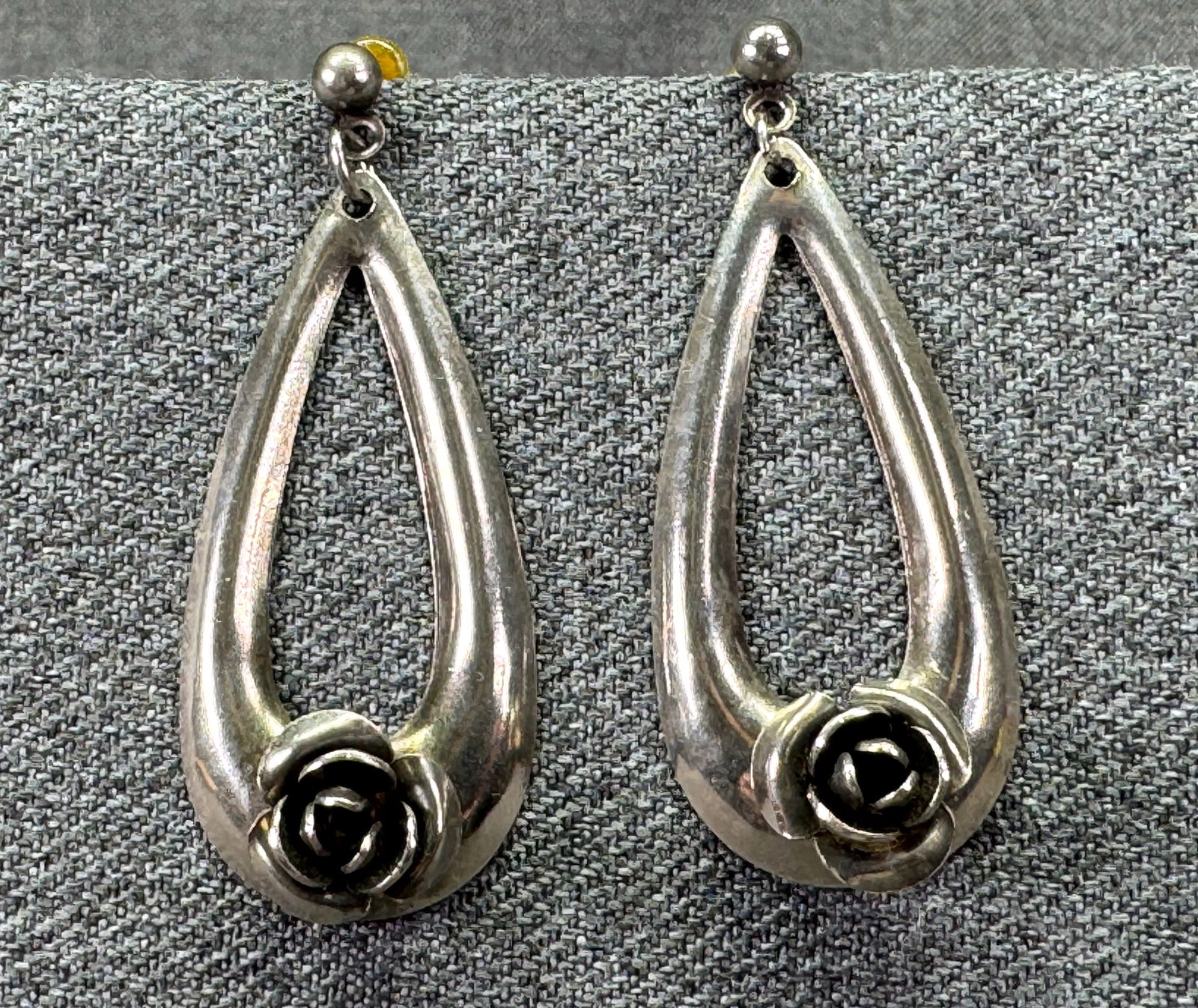 1970 Boho Silver Rose Stud Earrings . *n: Vintage 3D Blooming Rose Floral Teardrop Stud Earrings. Silver-Tone. Unmarked. For measures please refer to the pictures taken with a measuring tape. Weight: 6 Grams. IN HOUSE FLAT SHIPPING & HANDLING