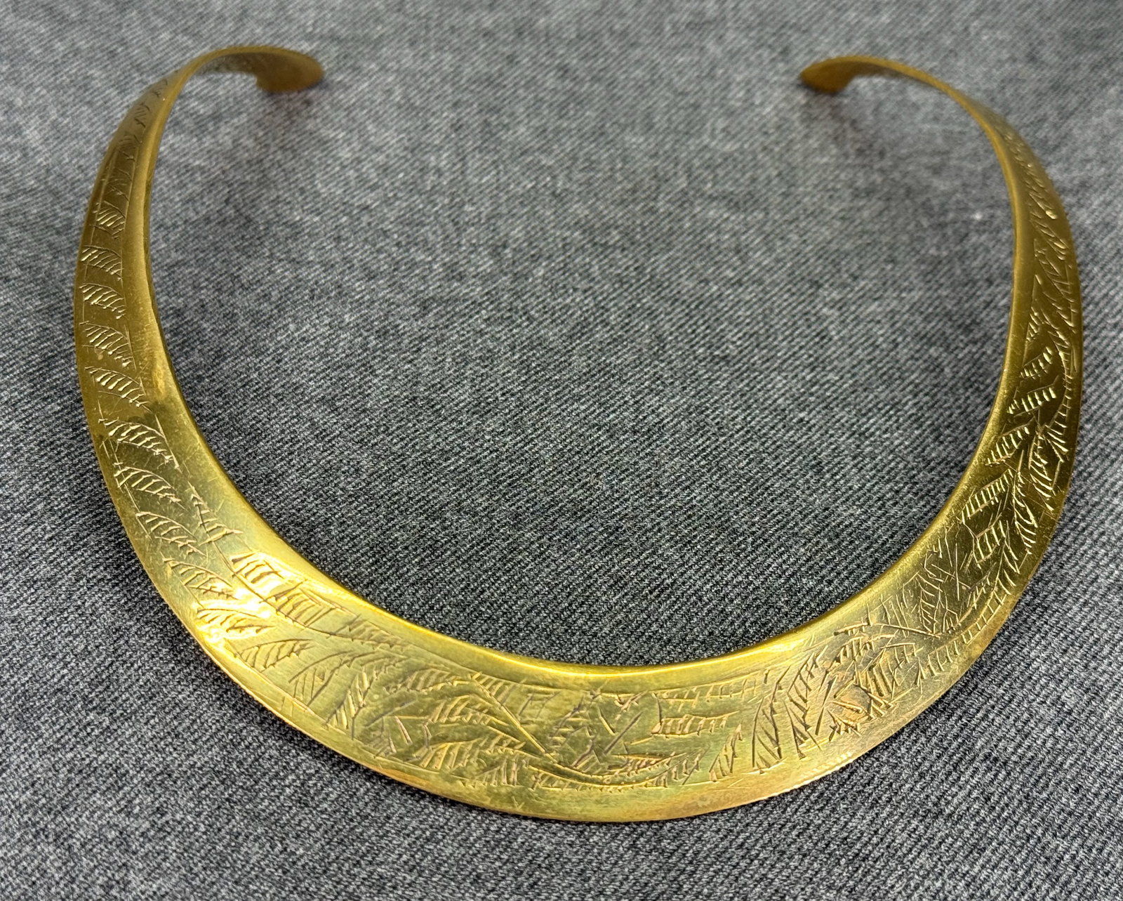1970s India Bronze Hasli Torque. *n: Vintage 1970s Indian bronze Hasli torque collar necklace, hand-etched with botanical leaf motifs. Unmarked. For measures please refer to the pictures taken with a measuring tape. Weight: 46 Grams. IN 