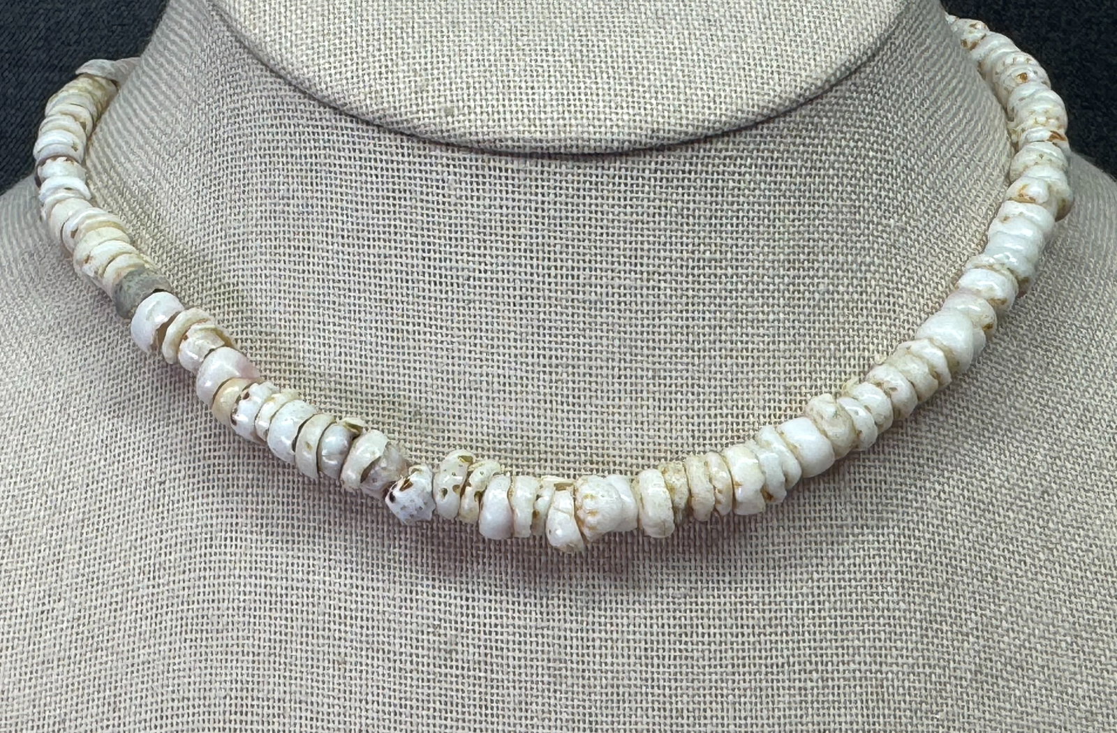 1950s Hawaiian Puka Shell Necklace. #n (1 of 4)