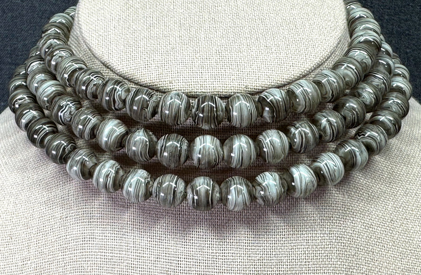 1980s Plastic Bead Necklace. #n: Vintage 1980s Marbled Gray Plastic Bead Necklace. Unmarked. For measures please refer to the pictures taken with a measuring tape. Weight: 45 Grams. IN HOUSE FLAT SHIPPING & HANDLING COST WITHIN ALL T