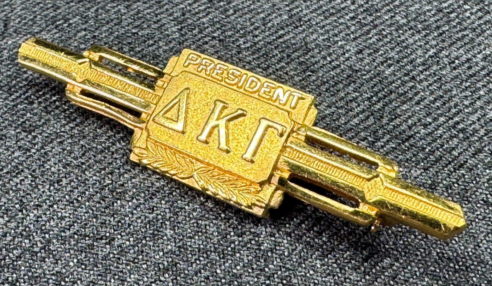 1990 Delta Kappa Gamma President's Pin. *n: Vintage Gold-Tone Delta Kappa Gamma President's Pin, Dated 1990. Unmarked. For measures please refer to the pictures taken with a measuring tape. Weight: 6 Grams. IN HOUSE FLAT SHIPPING & HANDLING COS