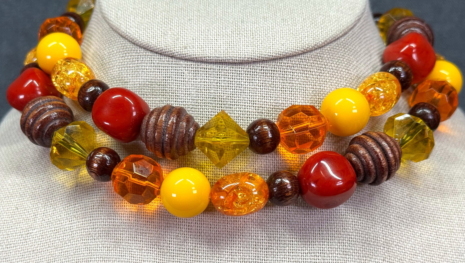 Vintage Monet fall colors plastic & wooden beaded necklace. *c: Vintage Monet fall colors plastic & wooden beaded necklace. Marked. For measures please refer to the pictures taken with a measuring tape. Weight:65 Grams. IN HOUSE FLAT SHIPPING & HANDLING COST WITHI