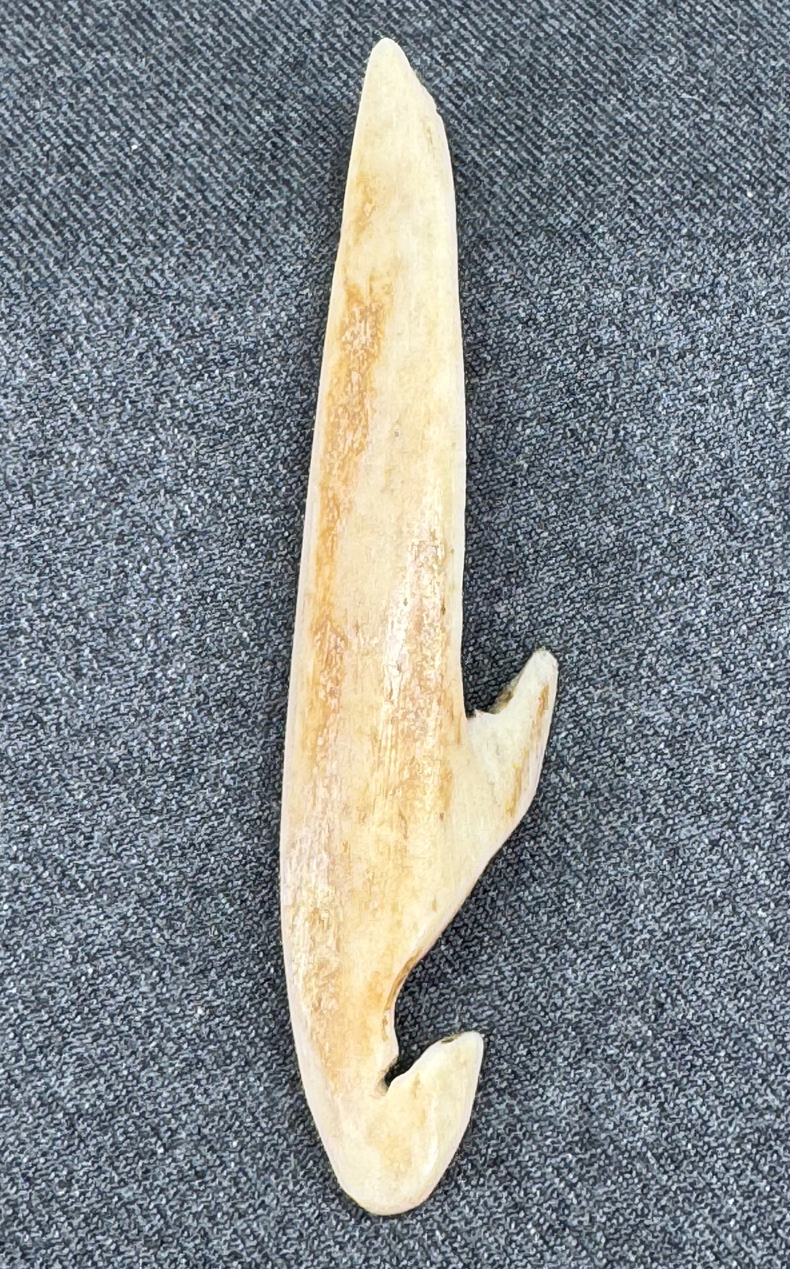 European Paleolithic Magdalenian Barbed Bone Point. *i: European Paleolithic Magdalenian Barbed Bone Point.Old paper label. For measures please refer to the pictures taken with a measuring tape. IN HOUSE FLAT SHIPPING & HANDLING COST WITHIN ALL THE U.S. : 