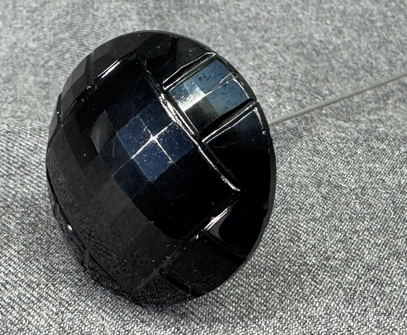 Antique Edwardian black glass faceted hat pin a: Antique Edwardian black glass faceted hat pin . For measures please refer to the pictures taken with a measuring tape. Weight: 19 Grams. IN HOUSE FLAT SHIPPING & HANDLING COST WITHIN ALL THE U.S. : $7
