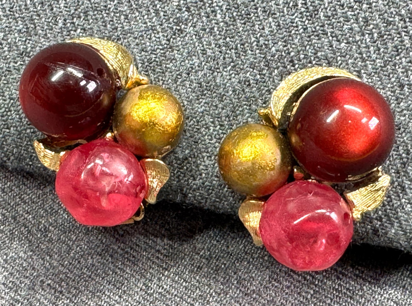 Vintage 60s assorted beads clip earrings. *e - 2
