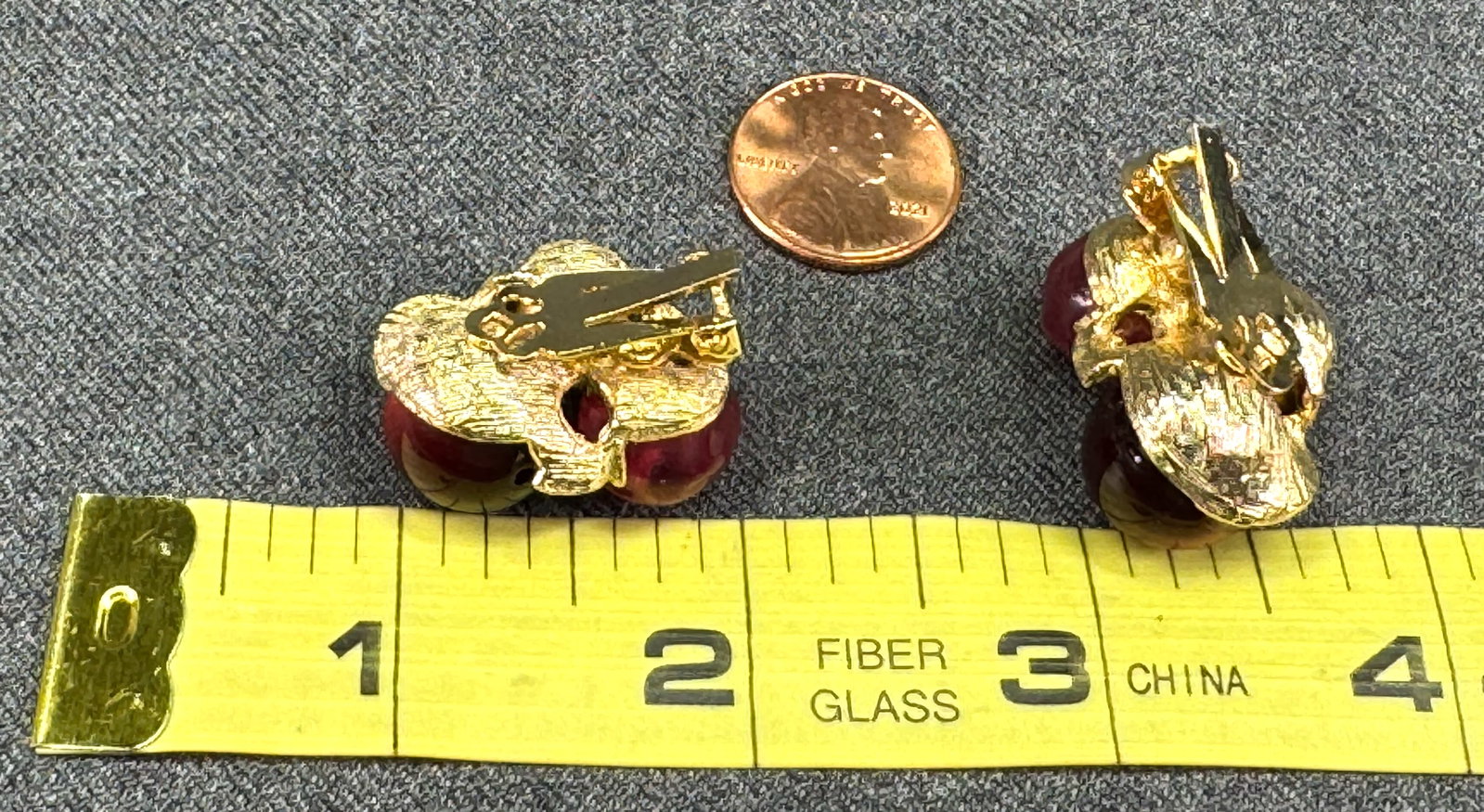 Vintage 60s assorted beads clip earrings. *e - 3