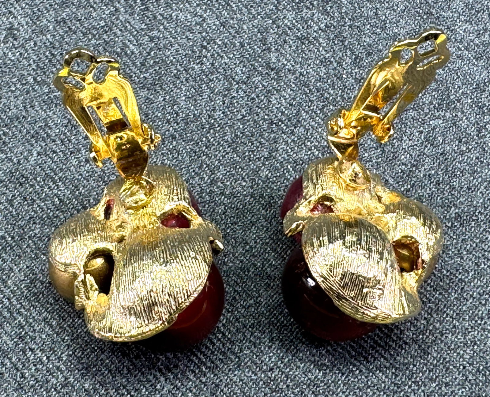 Vintage 60s assorted beads clip earrings. *e - 4