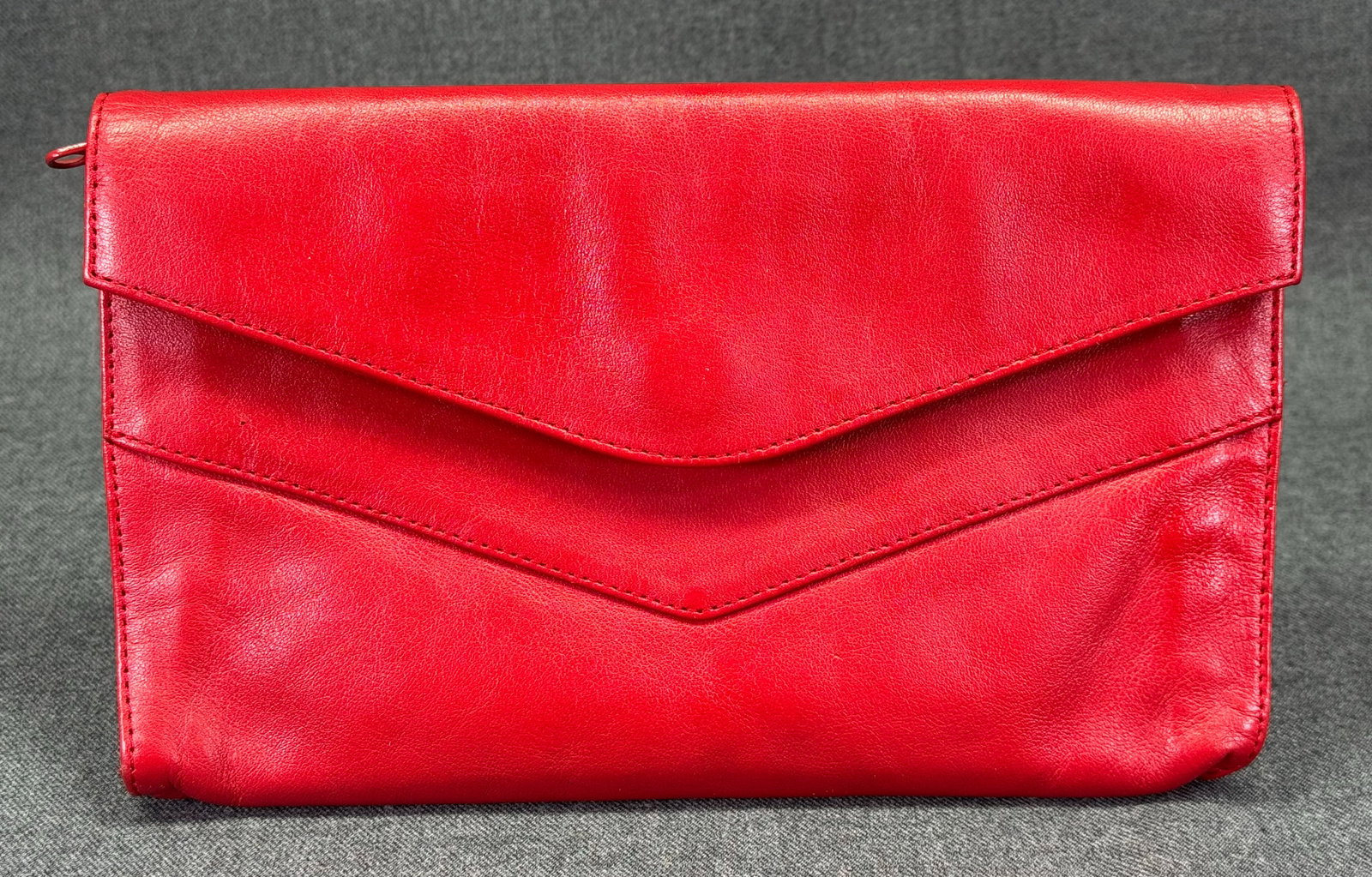 Vintage 1980s Marshall Field's Co Red Genuine Leather Envelope Clutch Purse. *M: Vintage 1980s Marshall Field's Red Genuine Leather Envelope Clutch Purse. Label Made in Korea. For measures please refer to the pictures taken with a measuring tape. Weight: 55 Grams. IN HOUSE FLAT SH