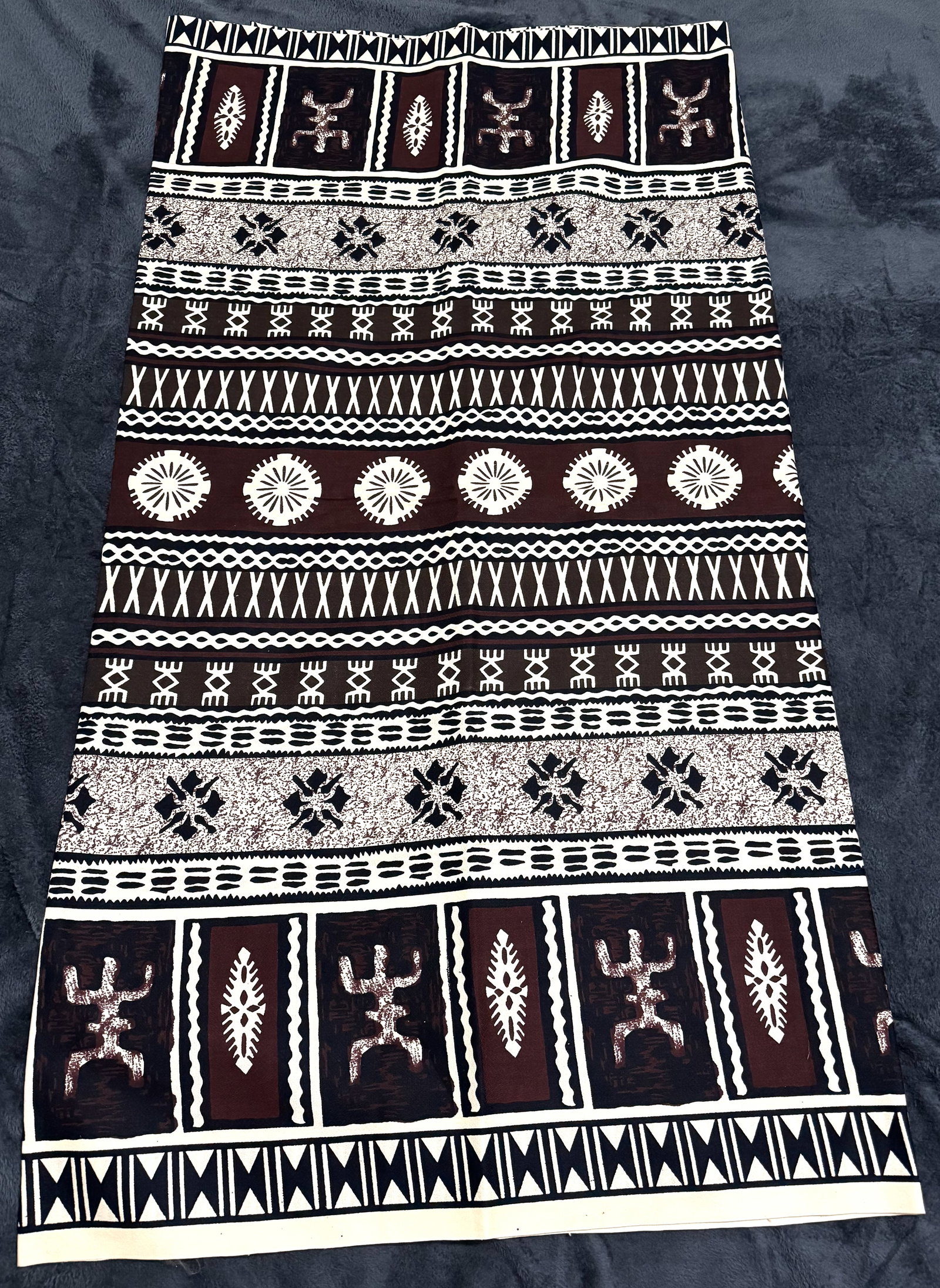 Fiji Masi Tapa Pattern Cotton or Linen Fabric. *i: Fiji Masi Tapa Pattern Printed Cotton or Linen Fabric. Unmarked. One piece unused measures 1.25 x 2.65 yards (1.15 x 2.40 meters). IN HOUSE FLAT SHIPPING & HANDLING COST WITHIN ALL THE U.S. : $10 To b