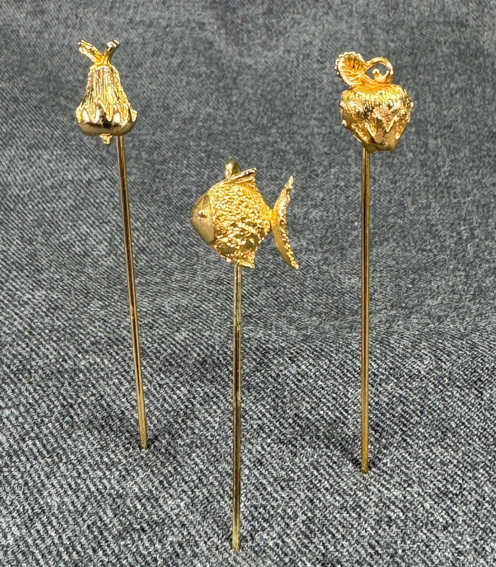 Vintage Gold-tone Stick Pins Lot. Pearr, Fish, Strawberry. *i (1 of 5)