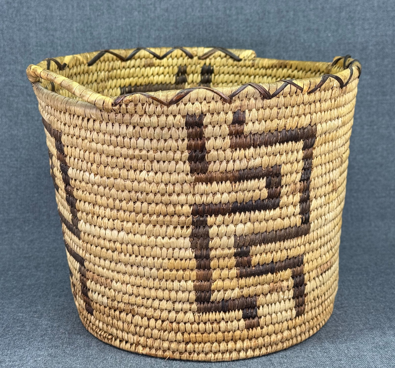 Old Native American Tohono O’odham Papago Basket: IN HOUSE FLAT SHIPPING & HANDLING COST WITHIN ALL THE U.S. : $17 To bypass LiveShipping, and use our In-House shipping service for $17 or shipping combined for multiple lots, please select “Arra