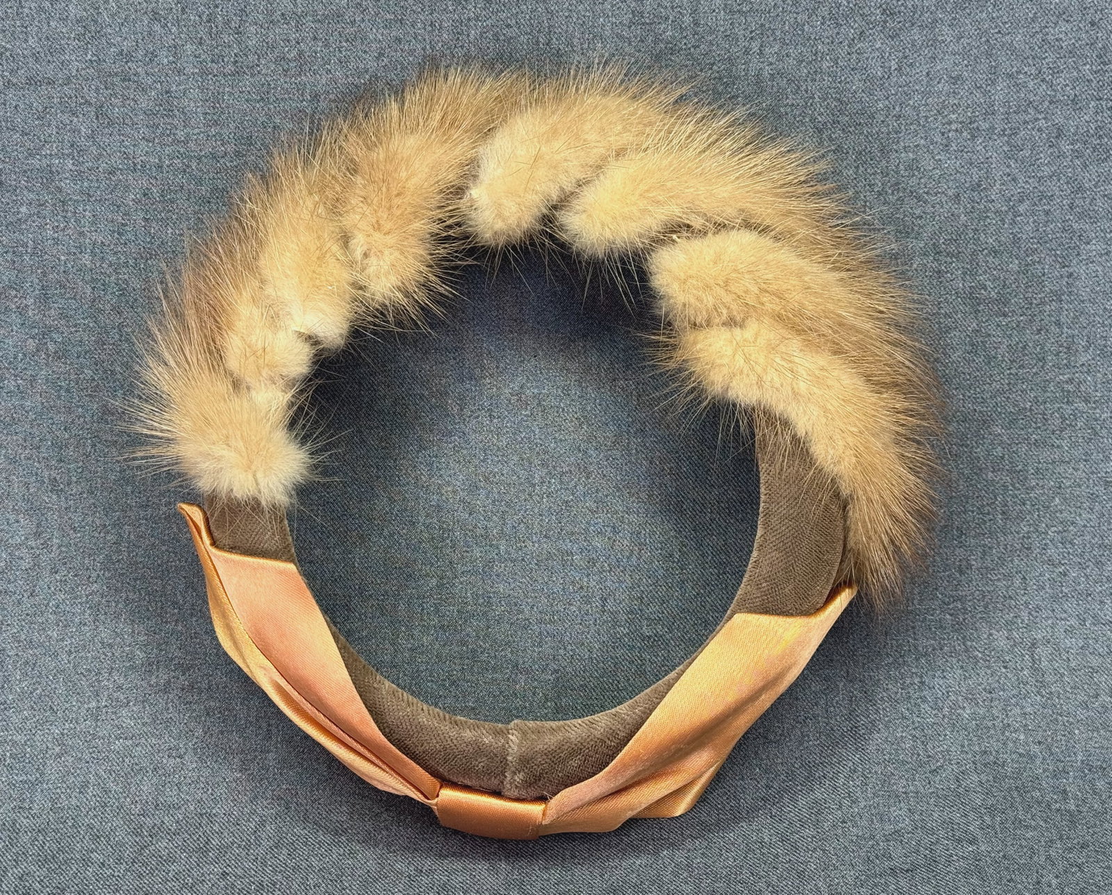 Vintage mink fur, velvet & satin bow headband hat. *e: Vintage mink fur, velvet & satin bow headband hat. . Unmarked.Interior circumference is around 21 1/2 inches. IN HOUSE FLAT SHIPPING & HANDLING COST WITHIN ALL THE U.S. : $10 To bypass LiveShipping, a