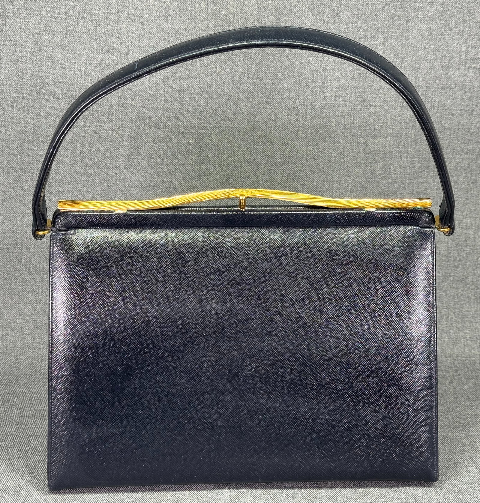Vintage Bag by Dorian blue leather gold-toned bar clasp purse bag: IN HOUSE FLAT SHIPPING & HANDLING COST WITHIN ALL THE U.S. : $12 To bypass LiveShipping, and use our In-House shipping service for $12 or shipping combined for multiple lots, please select “Arra