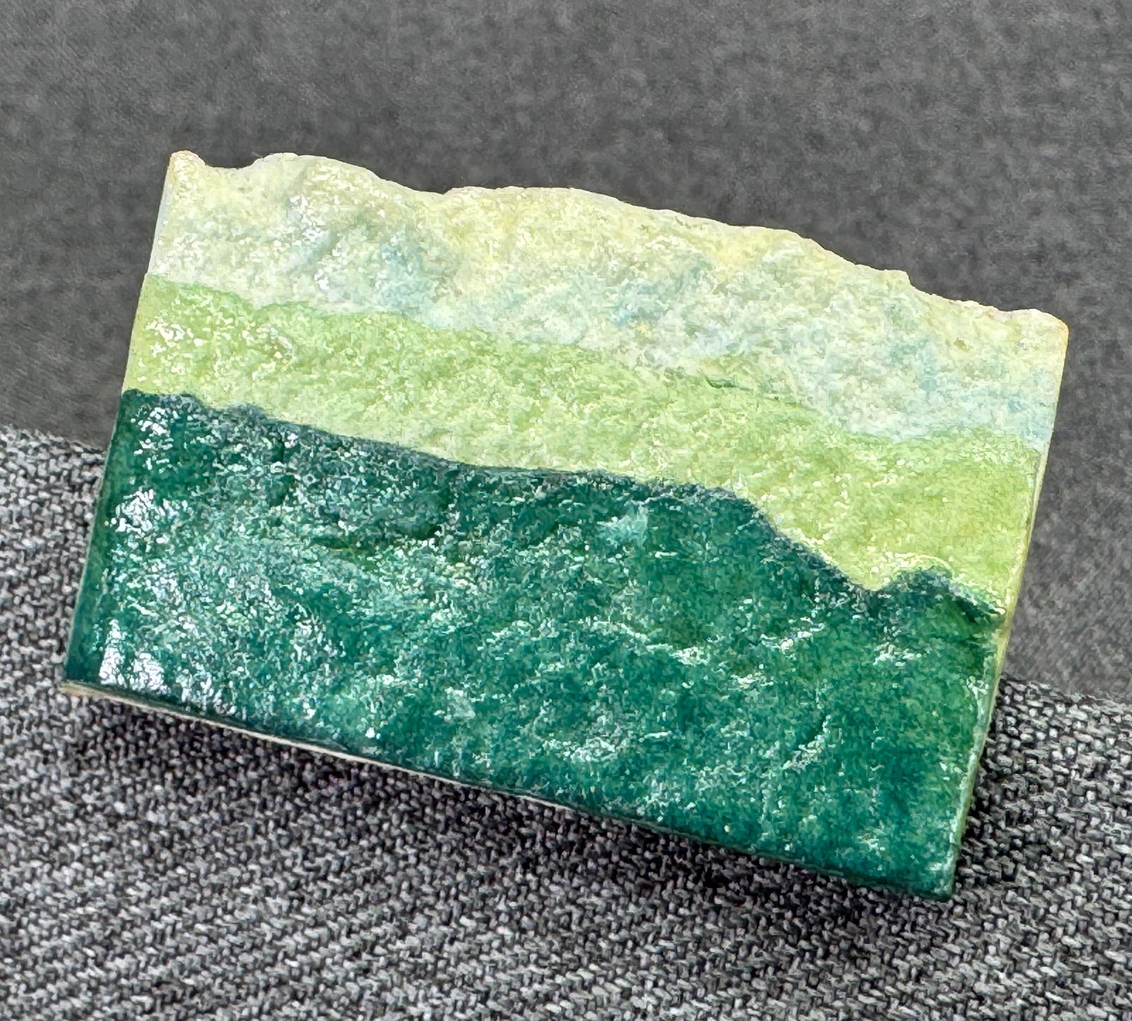Artisan Herrick Hand-Painted Cardboard Landscape Art Pin Brooch.*K: Artisan Herrick Hand-Painted Cardboard Landscape Art Pin Brooch. Signed. For measures please refer to the pictures taken with a measuring tape. Weight: 6 Grams. IN HOUSE FLAT SHIPPING & HANDLING COST 