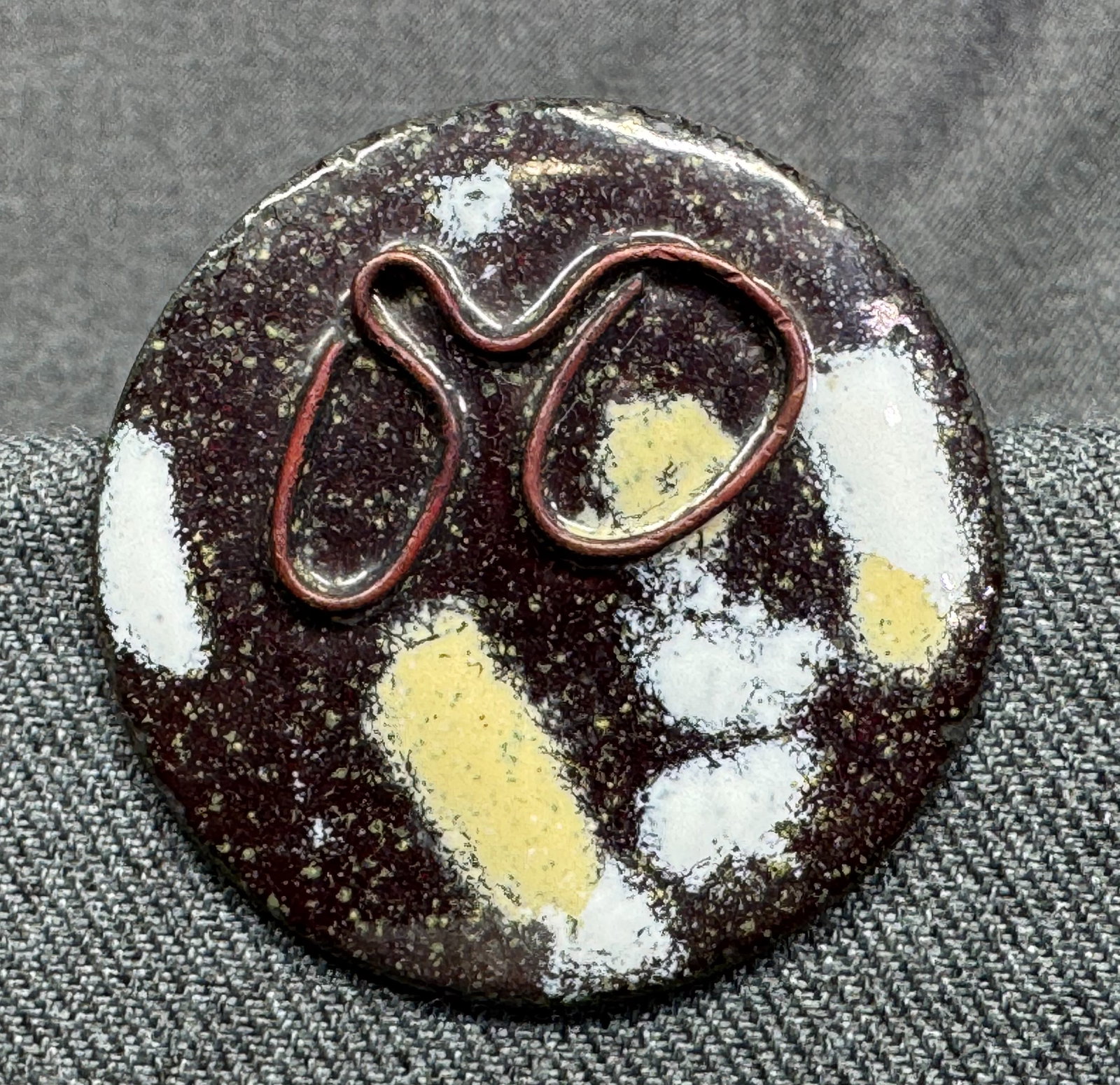 Vintage MCM L. Tarachas wire inlay enamel on copper rounded brooch pin: IN HOUSE FLAT SHIPPING & HANDLING COST WITHIN ALL THE U.S. : $7 To bypass LiveShipping, and use our In-House shipping service for $7 or shipping combined for multiple lots, please select “Arrang