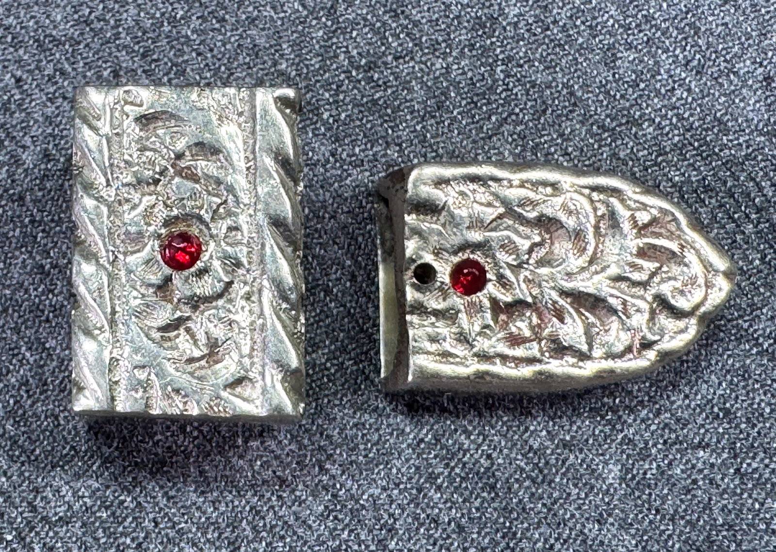 Vintage Southwestern red crystal flower embossed floralia silvertoned tip & belt loop: IN HOUSE FLAT SHIPPING & HANDLING COST WITHIN ALL THE U.S. : $7 To bypass LiveShipping, and use our In-House shipping service for $7 or shipping combined for multiple lots, please select “Arrang