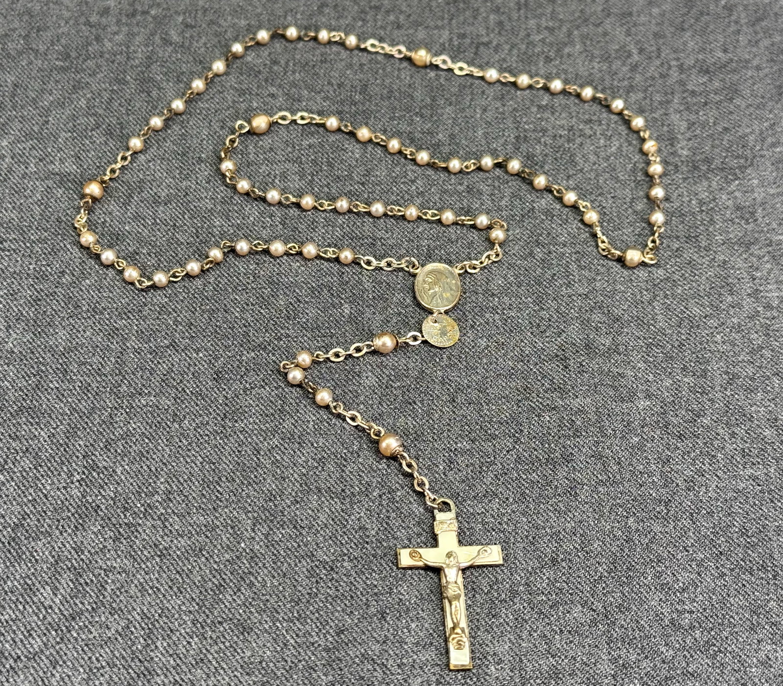 Vintage SN Japan Faux Pearl Rosary. Celluloid Inlay Crucifix. *M: Vintage SN Japan Faux Pearl Rosary. Celluloid Inlay Crucifix. Marked. For measures please refer to the pictures taken with a measuring tape. Weight: 12 Grams. IN HOUSE FLAT SHIPPING & HANDLING COST WI