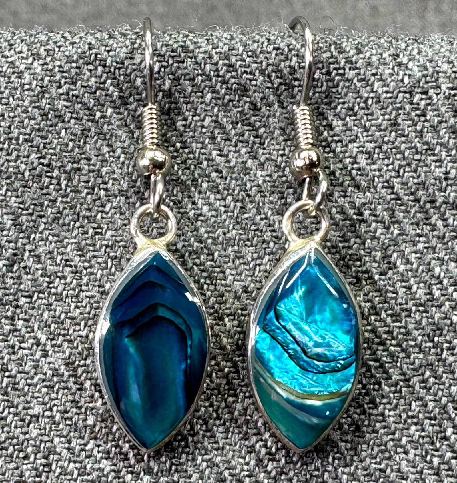 Abalone inlay silver-toned metal drop hook earrings. *a: Abalone inlay silver-toned metal drop hook earrings. Unmarked. For measures please refer to the pictures taken with a measuring tape. Weight: 3 Grams. IN HOUSE FLAT SHIPPING & HANDLING COST WITHIN ALL