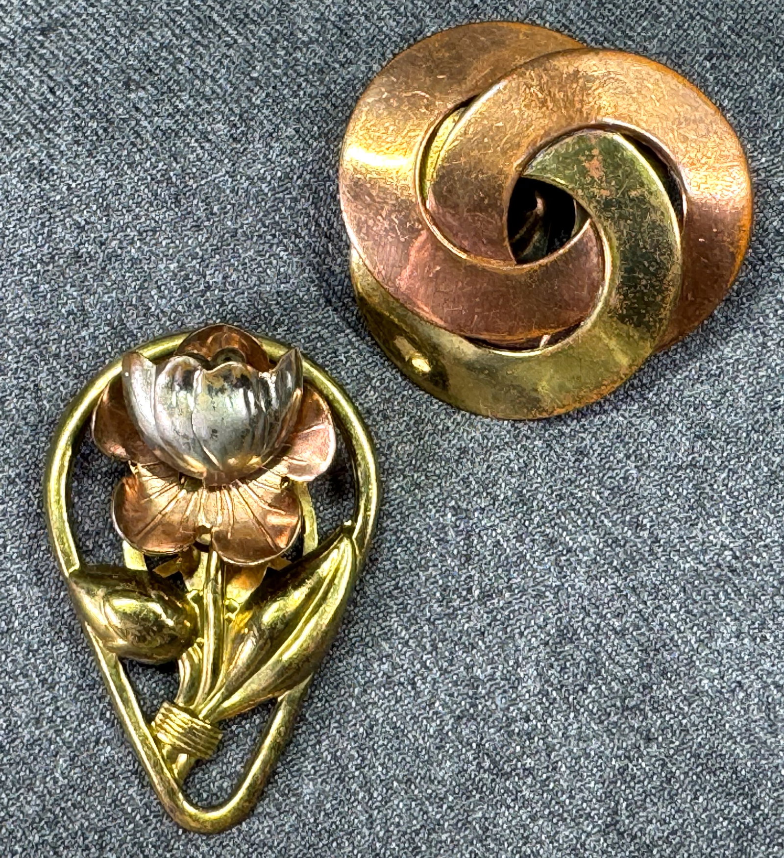 Vintage multi metal infinity knots & flower and leaves clip brooches: IN HOUSE FLAT SHIPPING & HANDLING COST WITHIN ALL THE U.S. : $7 To bypass LiveShipping, and use our In-House shipping service for $7 or shipping combined for multiple lots, please select “Arrang