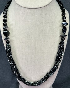 Vintage plastic & multi stand glass beaded necklace. #a
