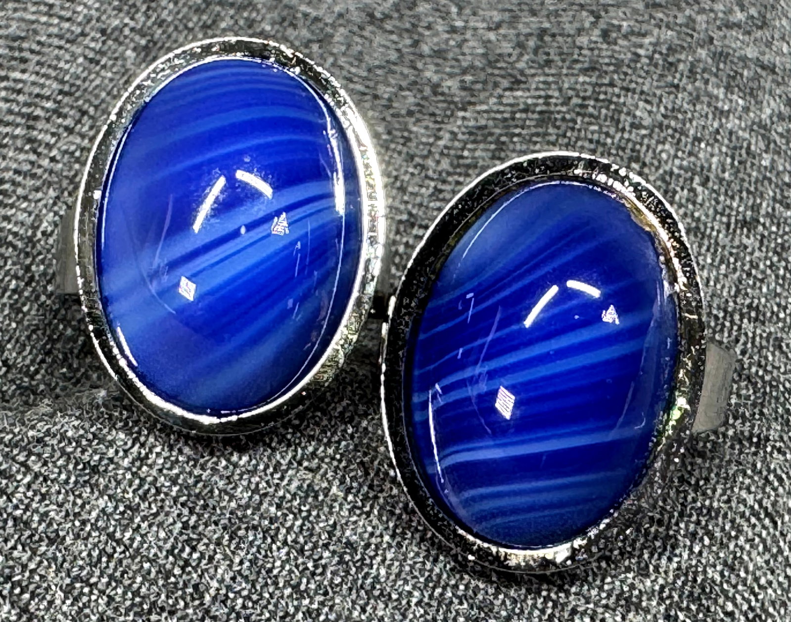 Vintage blue glass silver-toned metal rings. Lot of 2 *c: Vintage blue glass silver-toned metal rings. Lot of 2 Unmarked. For measures please refer to the pictures taken with a measuring tape. Weight: 16 Grams. IN HOUSE FLAT SHIPPING & HANDLING COST WITHIN A