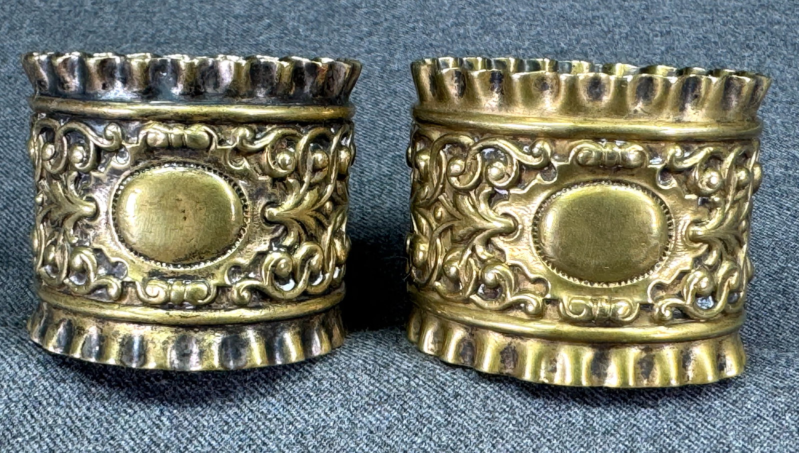 Vintage monogram space and numbered 5 & 6 decorated brass napkin ring.: IN HOUSE FLAT SHIPPING & HANDLING COST WITHIN ALL THE U.S. : $7 To bypass LiveShipping, and use our In-House shipping service for $7 or shipping combined for multiple lots, please select “Arrang