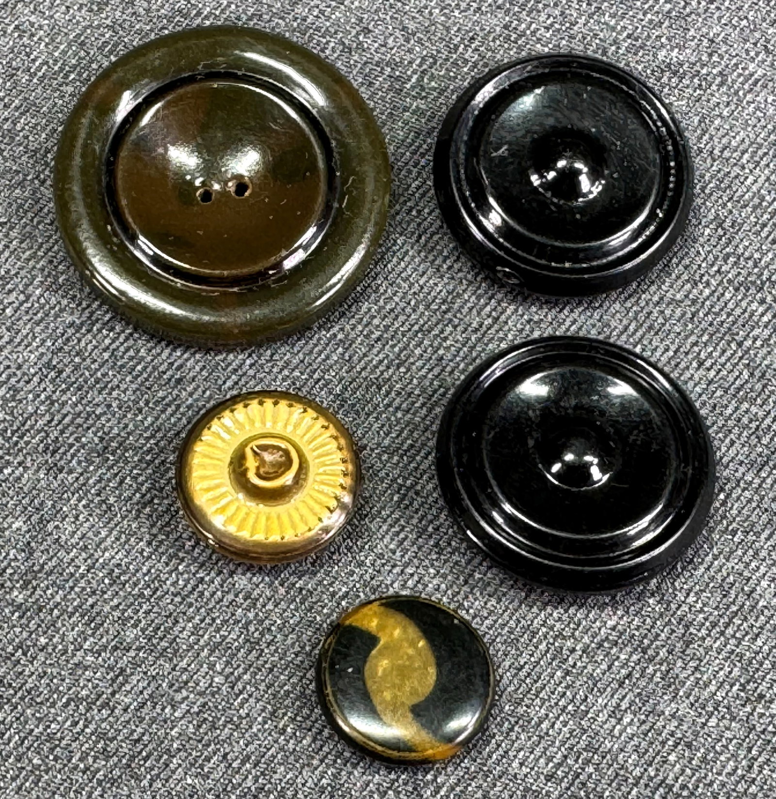 Antique assorted celluloid tight top buttons. Lot of 5: IN HOUSE FLAT SHIPPING & HANDLING COST WITHIN ALL THE U.S. : $7 To bypass LiveShipping, and use our In-House shipping service for $7 or shipping combined for multiple lots, please select “Arrang
