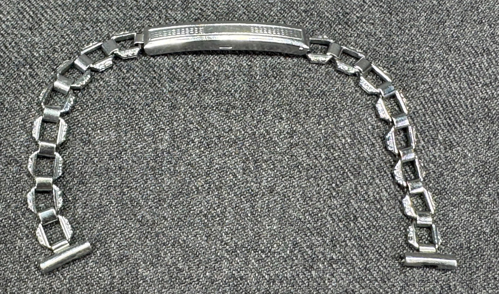 Antique art deco silver-toned women watch band.: IN HOUSE FLAT SHIPPING & HANDLING COST WITHIN ALL THE U.S. : $7 To bypass LiveShipping, and use our In-House shipping service for $7 or shipping combined for multiple lots, please select “Arrang