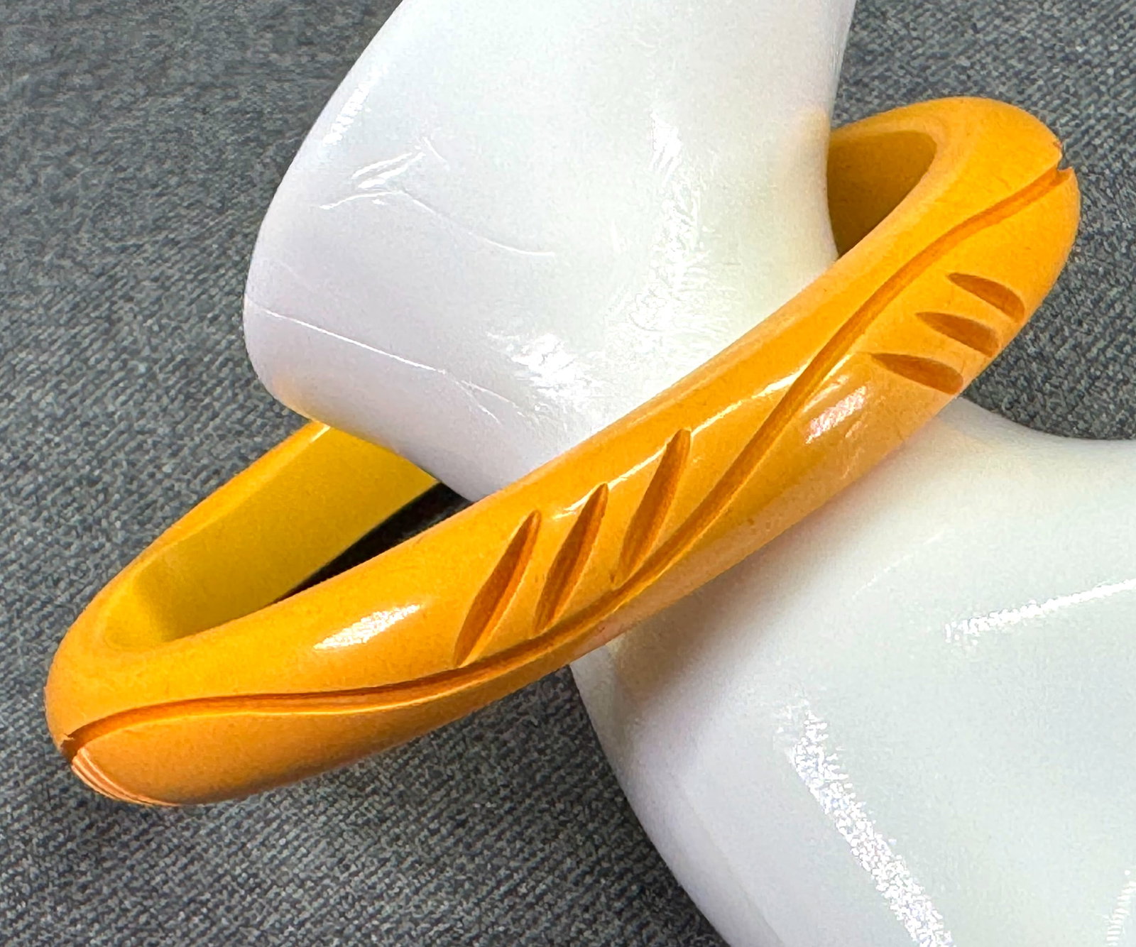 Art Deco Butterscotch Bakelite Bangle Bracelet. *o (1 of 8)