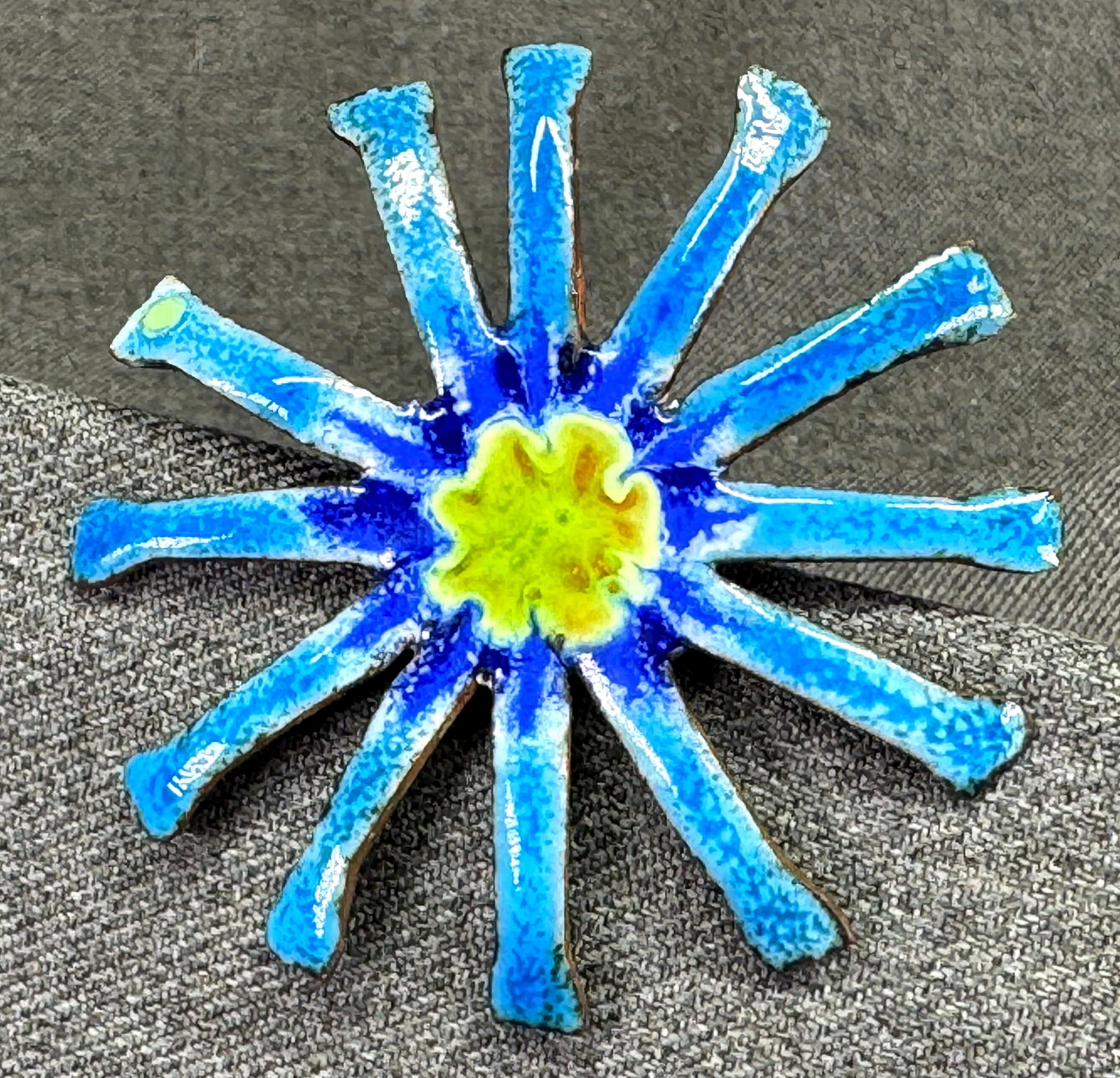 1960s Flower Power Enamel Copper Pin. *o: Vintage Mid-Century Mod Art Studio Flower Power Hand Painted enameled copper Large Pin. Unmarked. For measures please refer to the pictures taken with a measuring tape. Weight: 24 Grams. IN HOUSE FLAT