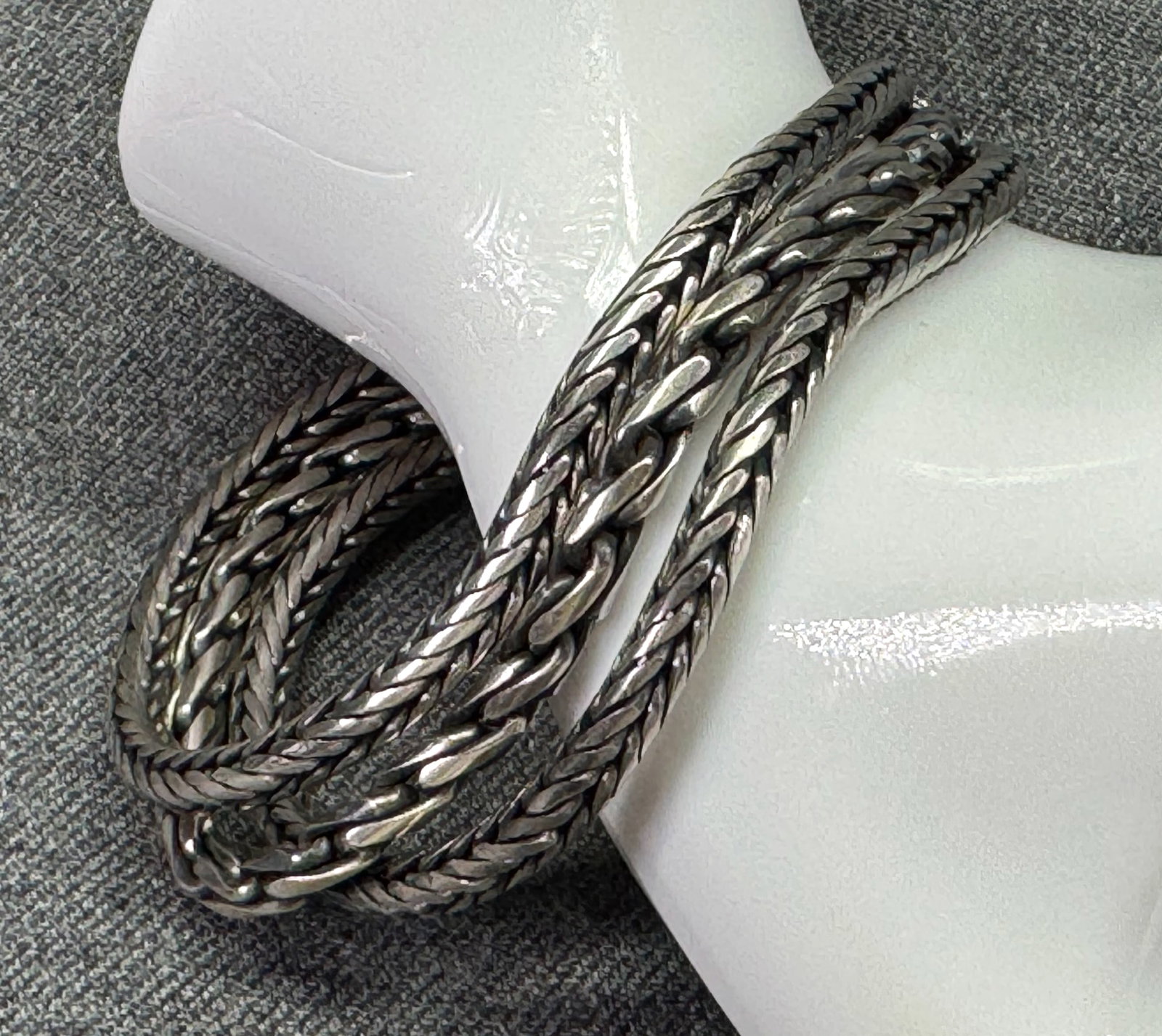 1990s Bali Sterling Woven Chain Bracelet. 37Gr *o: Vintage Bali Sterling Silver Multi-Row Woven Chain Bracelet. Marked 925. For measures please refer to the pictures taken with a measuring tape. Weight: 6.36 Grams. IN HOUSE FLAT SHIPPING & HANDLING CO