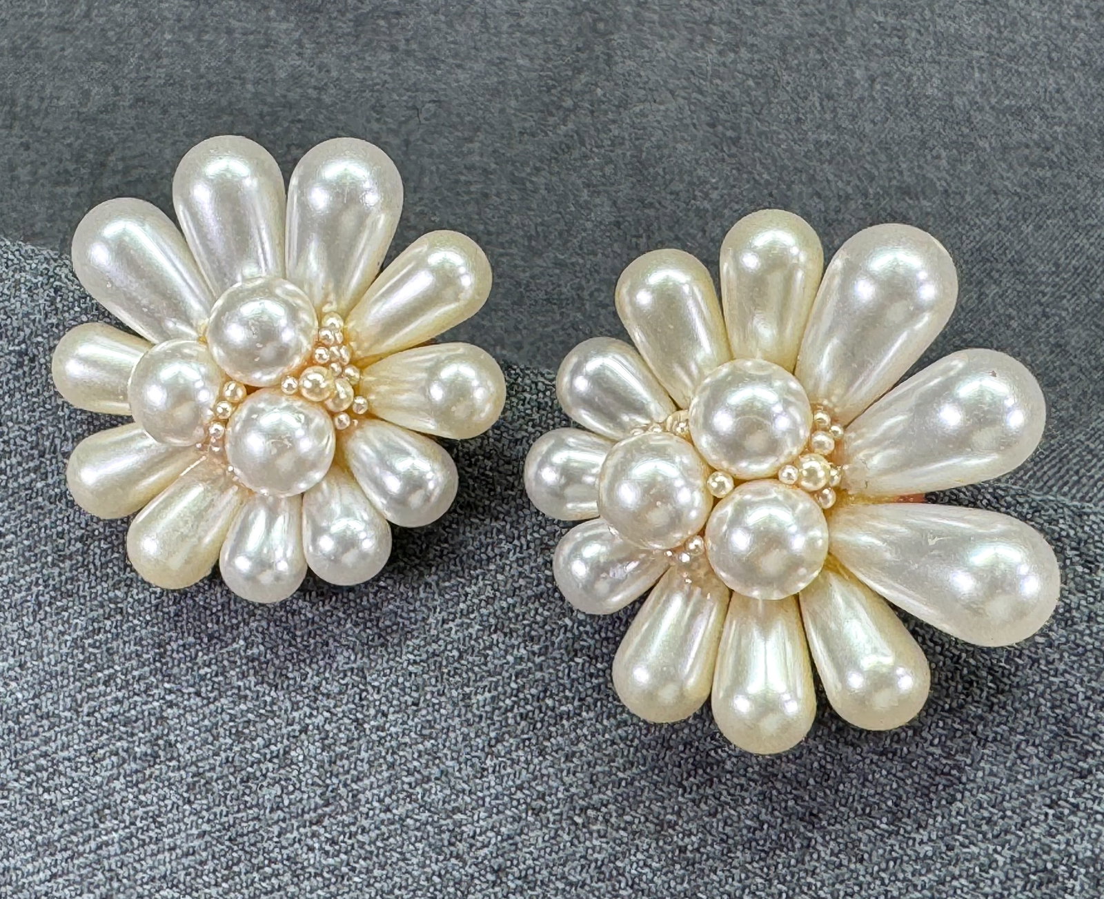 1980s Wendy Gell Flower Cluster Earrings. *o: Vintage 1980s Wendy Gell Faux Pearl Flower Cluster Clip On Earrings. Marked. For measures please refer to the pictures taken with a measuring tape. Weight: 33 Grams. IN HOUSE FLAT SHIPPING & HANDLING 