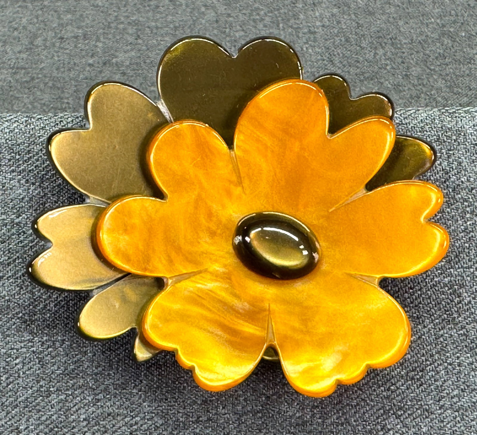 PONO Italy Joan Goodman Flower Pin. *o: PONO Joan Goodman Italian Cellulose Acetate Flower Brooch Statement Brooch Pin. Marked. For measures please refer to the pictures taken with a measuring tape. Weight: 26 Grams. IN HOUSE FLAT SHIPPING 