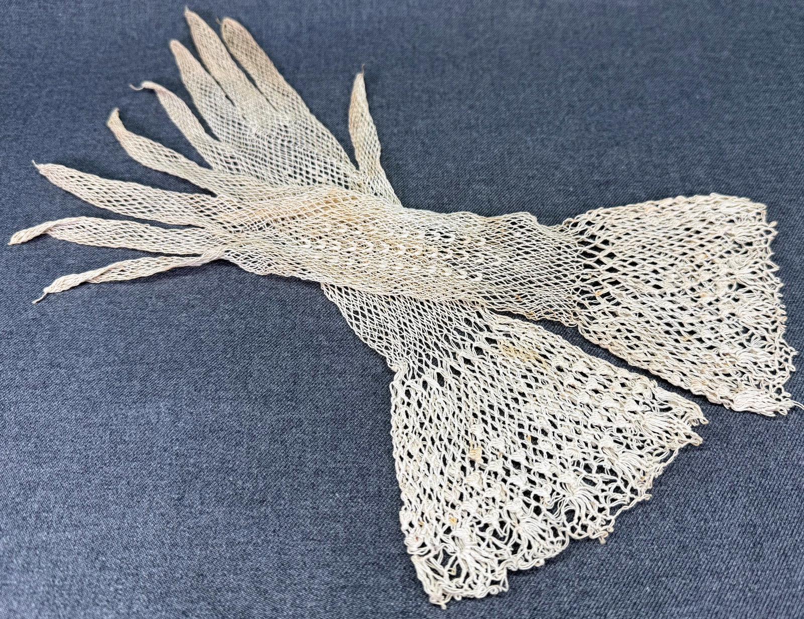Antique Lace Bridal Gloves. *o: Antique Crocehted Net Lace Bridal Gloves. Flared Gauntlet Cuff. Unused. For measures please refer to the pictures taken with a measuring tape. Weight: Grams. IN HOUSE FLAT SHIPPING & HANDLING COST WIT