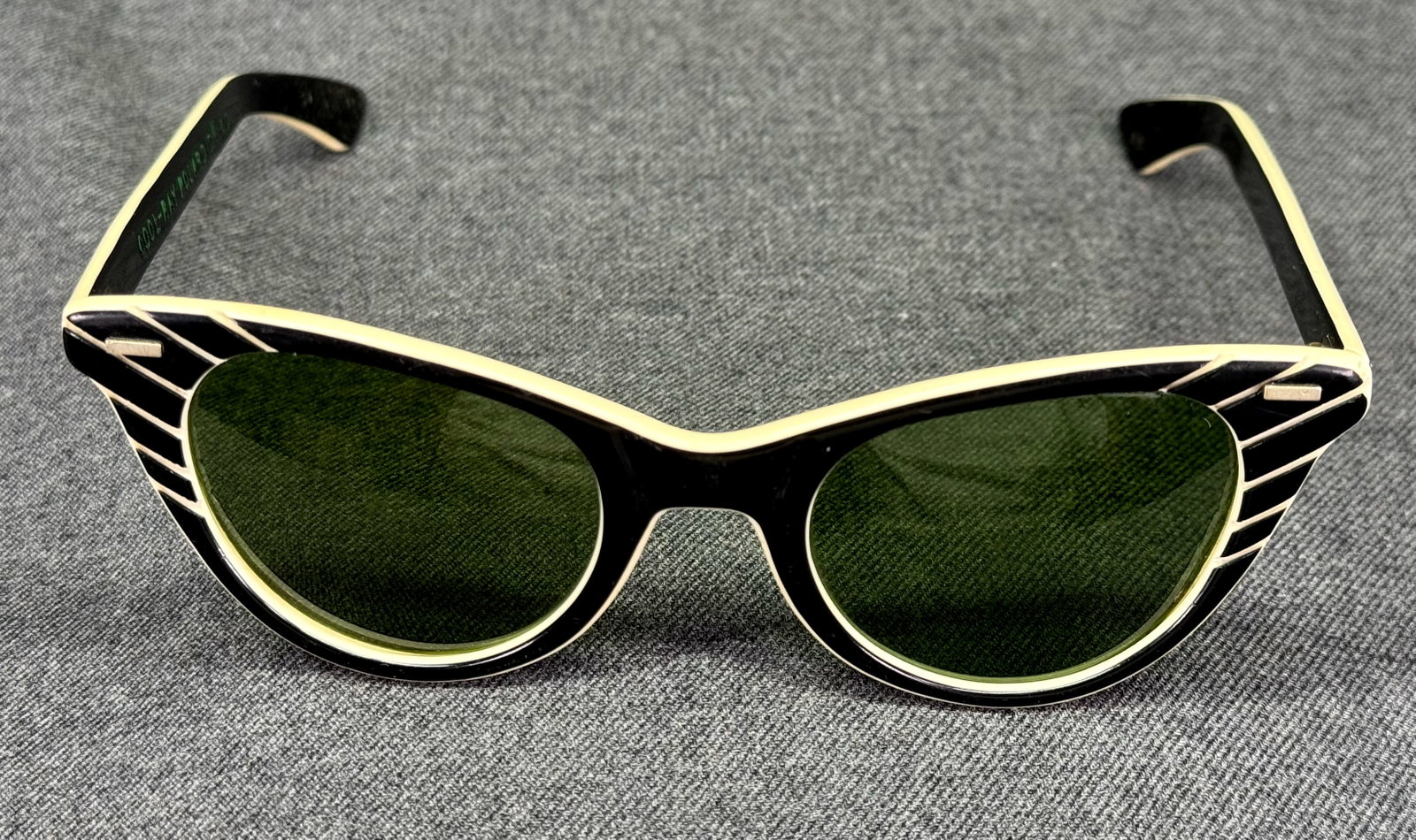 1950s Cool-Ray Polaroid Acetate Model 80 Cat-Eye Sunglasses. *o: 1950s Cool-Ray Polaroid Acetate Model 80 Cat-Eye Sunglasses. Marked. For measures please refer to the pictures taken with a measuring tape. Weight: 19 Grams. IN HOUSE FLAT SHIPPING & HANDLING COST WIT