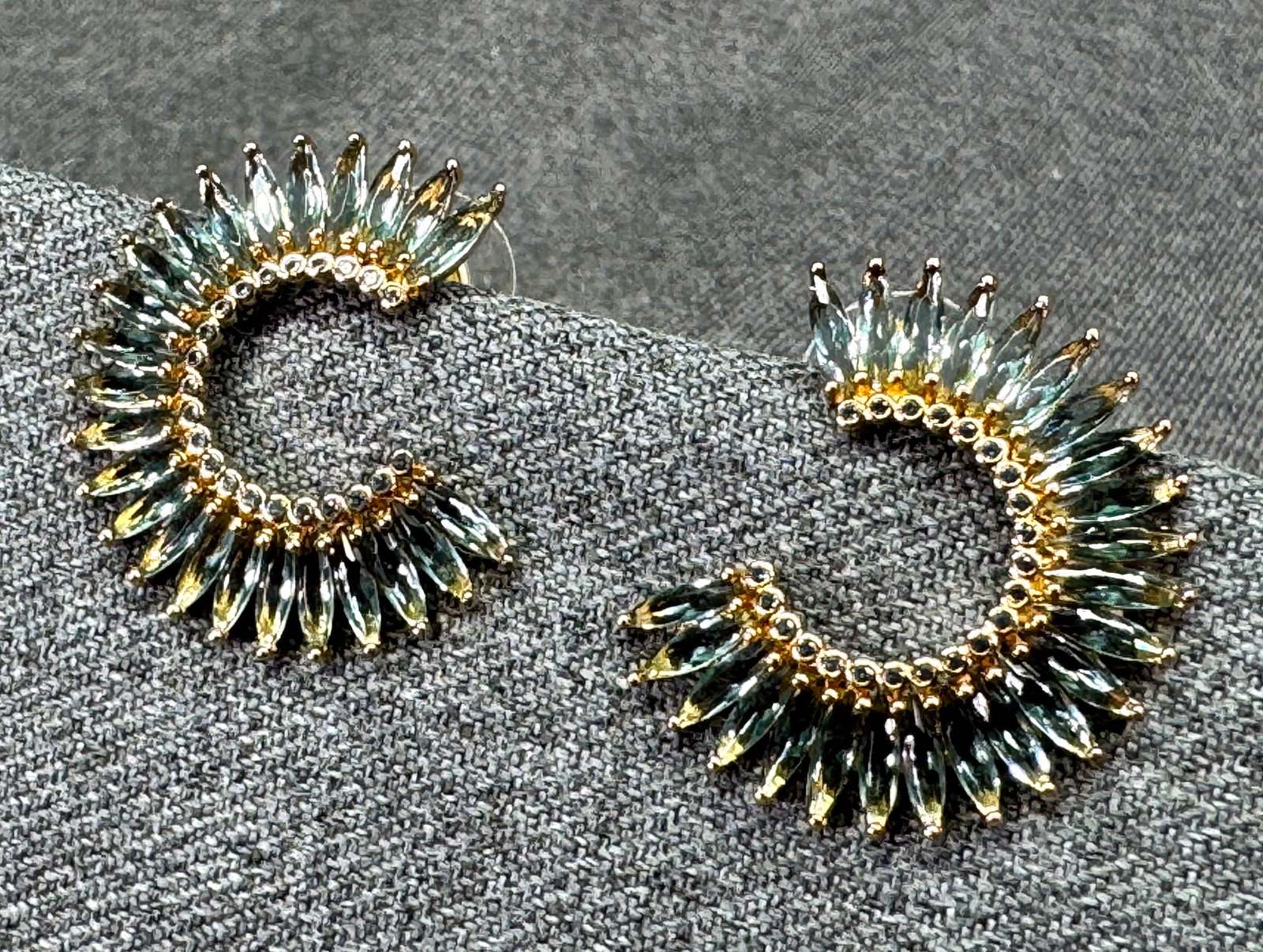 Unused Mignonne Gavigan Madeline Ice Blue Crystal Earrings On Card. *o (1 of 6)