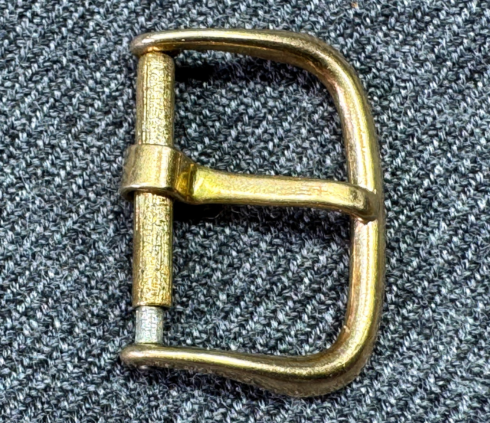 Hamilton Vintage 1950s 14K Yellow Gold Watch Strap Buckle. #o: Hamilton Vintage 1950s 14K Yellow Gold Watch Strap Buckle. Marked. For measures please refer to the pictures taken with a measuring tape. Weight:85 Grams. IN HOUSE FLAT SHIPPING & HANDLING COST WITHIN