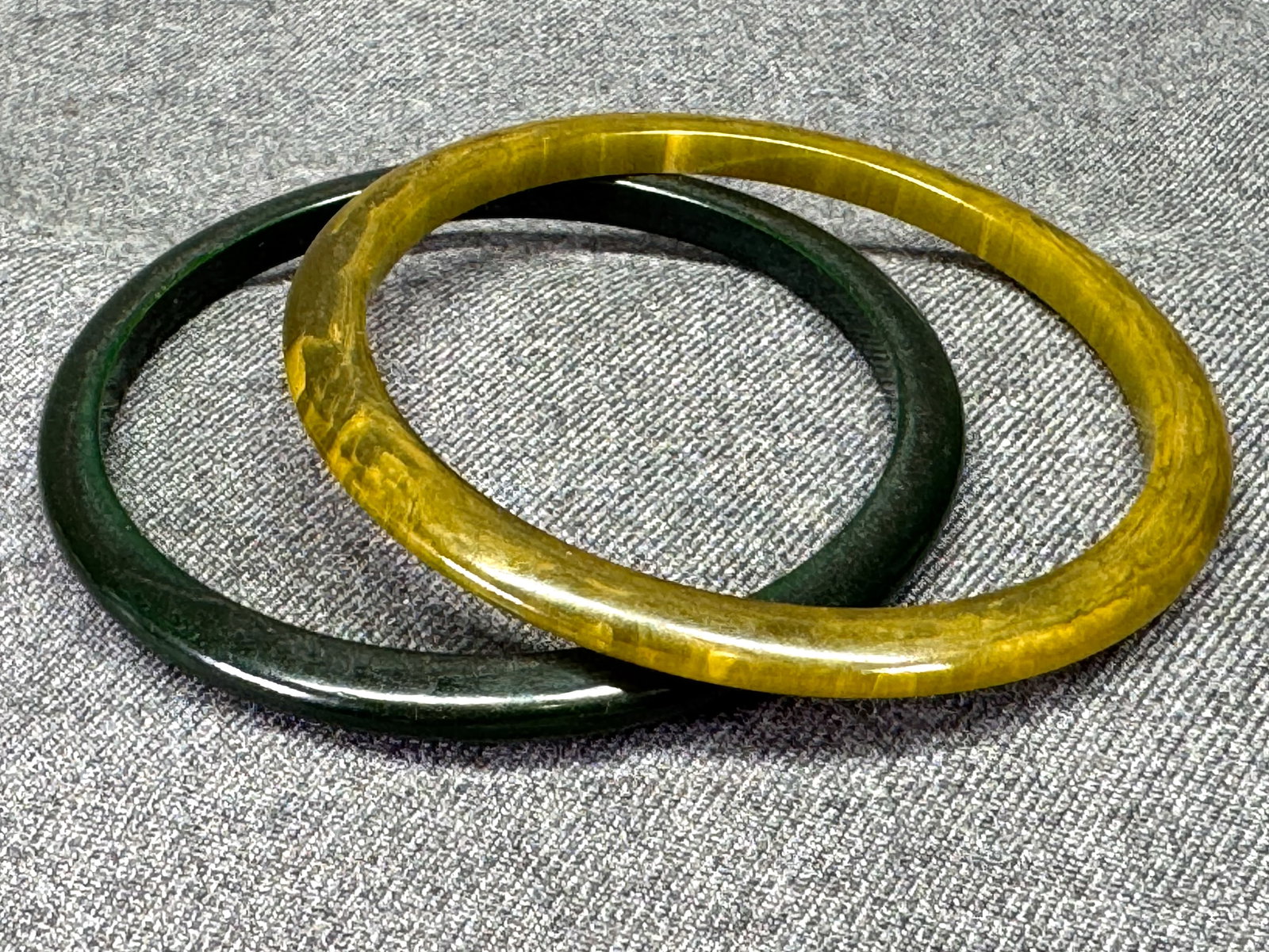 Vintage Mid-Century Marbled Green Bakelite Bracelet Bangles. #o (1 of 7)