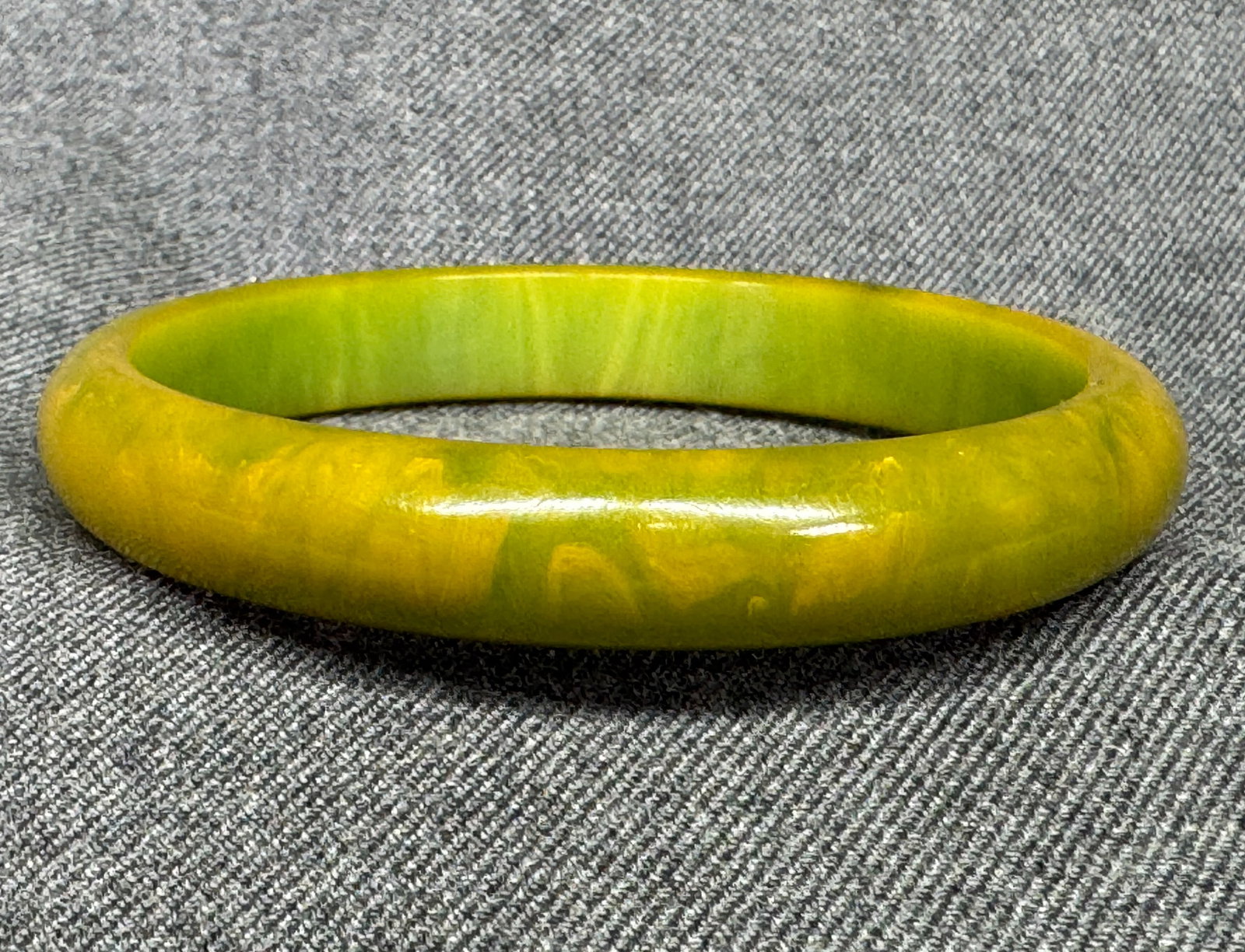 Vintage Mid-Century Creamed Spinach Bakelite Bangle Bracelet. #o (1 of 7)
