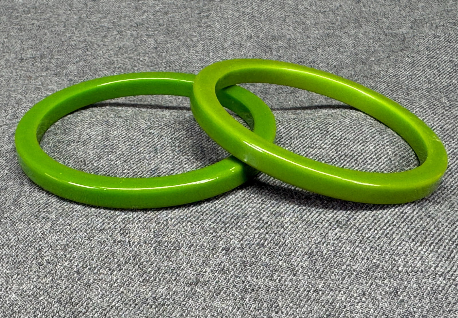 Vintage Mid-Century Bakelite Green Bangle Bracelets. #o (1 of 6)
