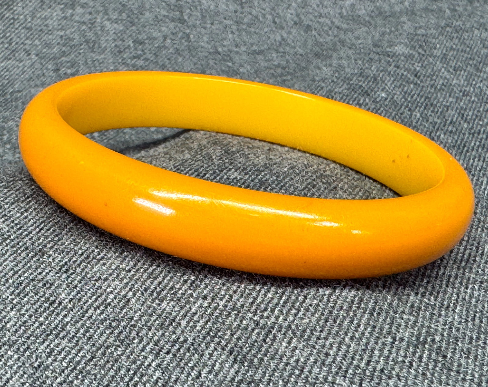 Vintage Mid-Century Butterscotch Bakelite Bangle Bracelet. #o (1 of 7)