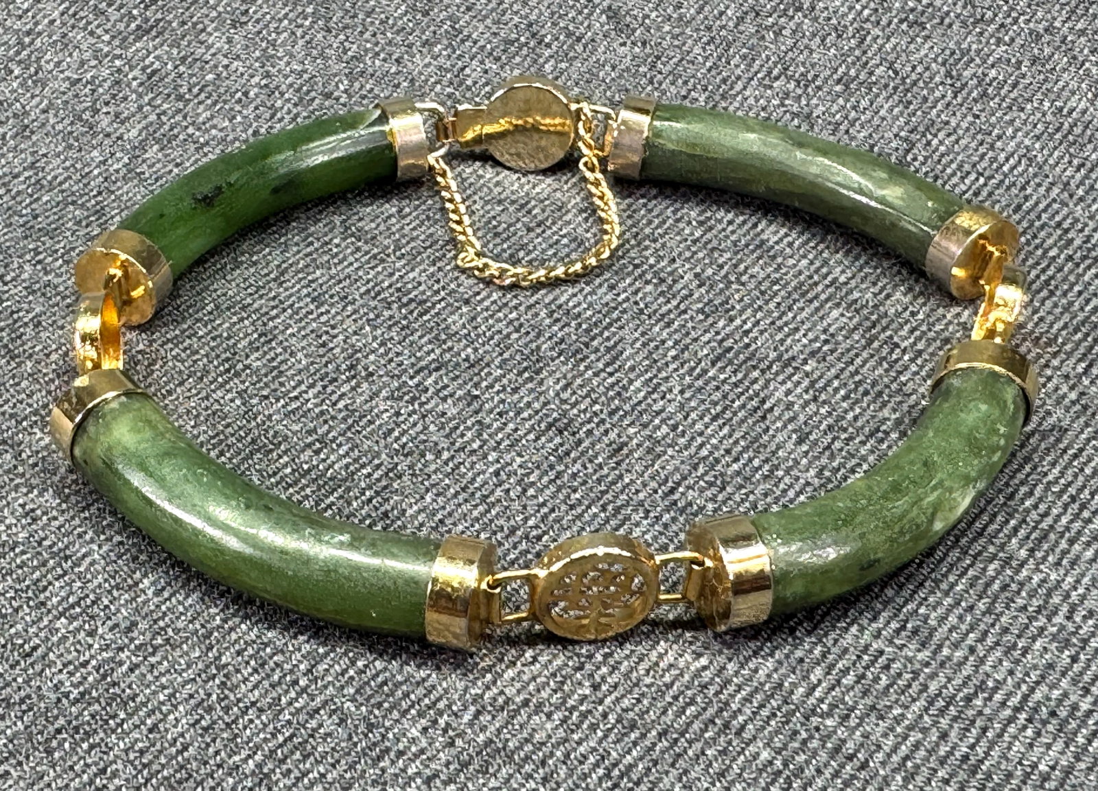 Chinese Vintage Filigree 4 Blessings Green Jade Link Bracelet. #o: Chinese Vintage Filigree 4 Blessings Green Jade Link Bracelet. Good Fortune / Luck. Prosperity / Success. Longevity Happiness. Gold-tone. Security chain. Unmarked. For measures please refer to the pic