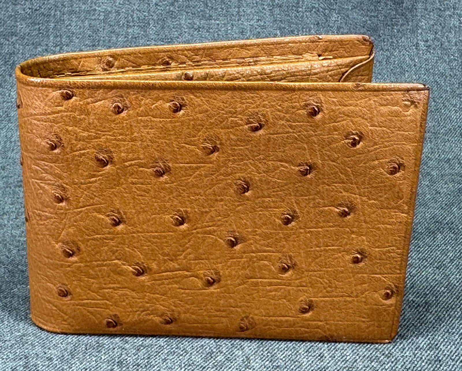 Swank Vintage Ostrich Leather 2-in-1 Design Bifold Wallet. Unused. #o: This vintage piece features a highly versatile 2-in-1 design, complete with a detachable full-quill ostrich passcase that snaps securely into the main body or functions independently as a minimalist c