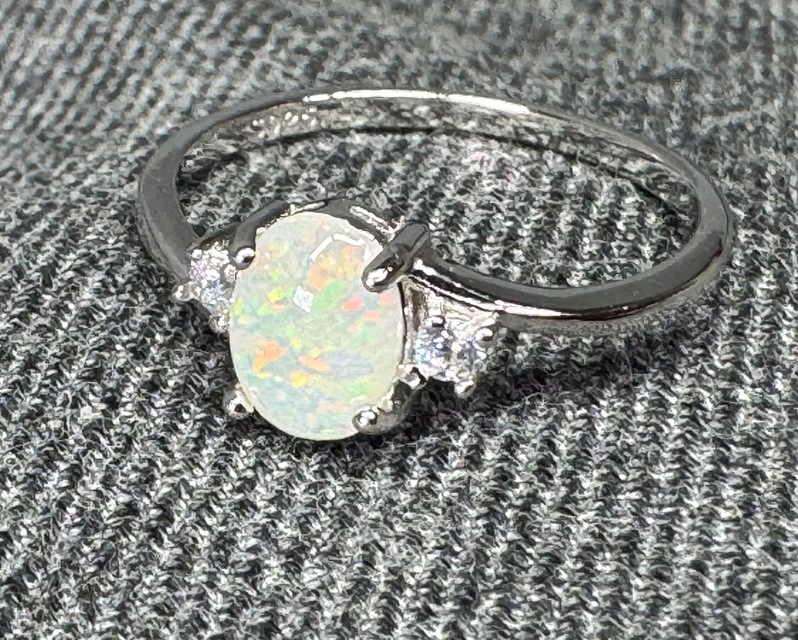 Lab-Created White Fire Opal CZ 925 Silver Ring. Unused. *o: Lab-Created White Fire Opal CZ 925 Silver Ring. Marked. For measures please refer to the pictures taken with a measuring tape. Weight: 1.14 Grams. IN HOUSE FLAT SHIPPING & HANDLING COST WITHIN ALL THE