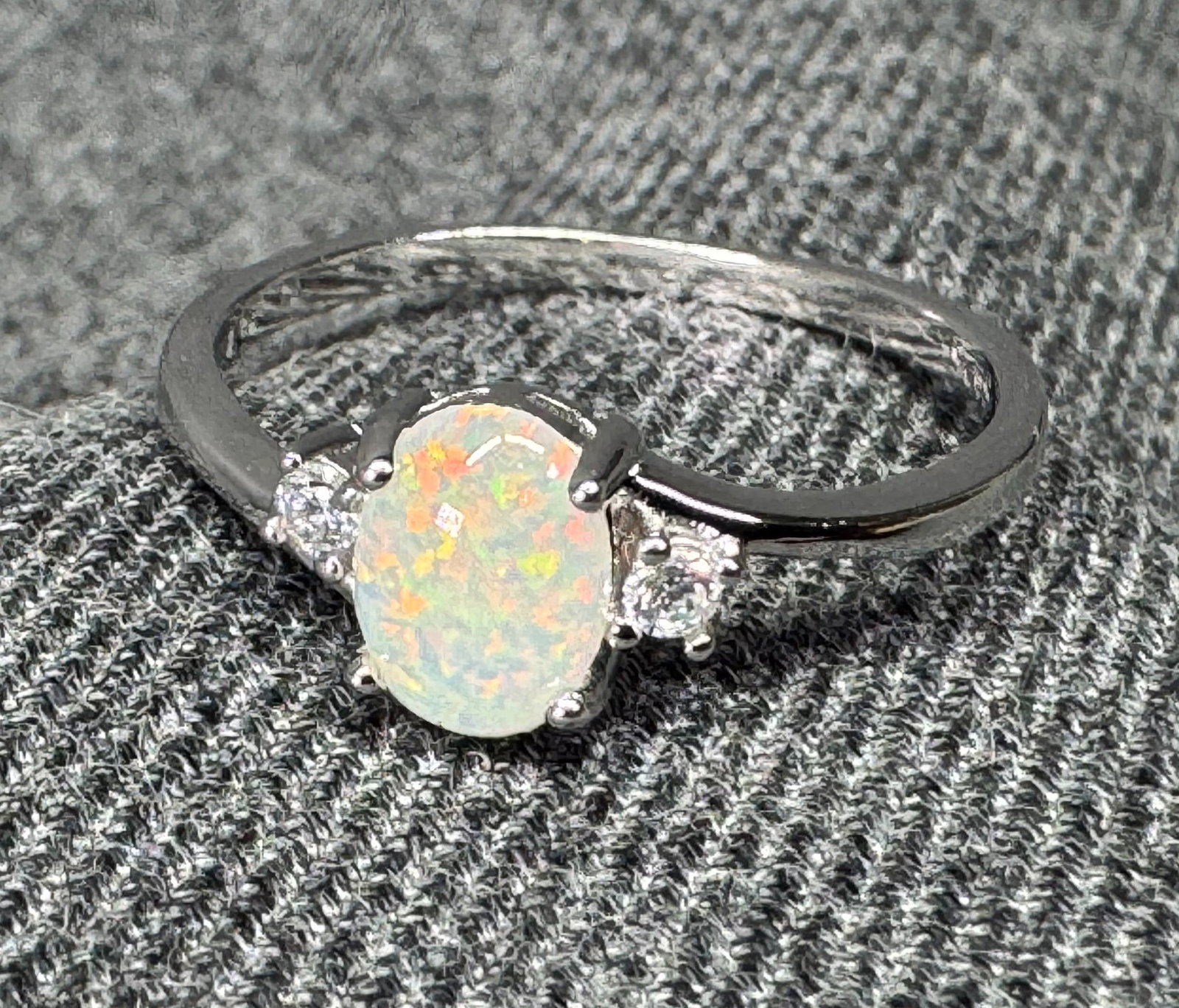 Lab-Created White Fire Opal CZ 925 Silver Ring. Unused. *o: Lab-Created White Fire Opal CZ 925 Silver Ring. Marked. For measures please refer to the pictures taken with a measuring tape. Weight: 1.27 Grams. IN HOUSE FLAT SHIPPING & HANDLING COST WITHIN ALL THE